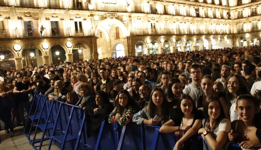 Susto En El Concierto De Lvaro De Luna Al Marearse Una Mujer