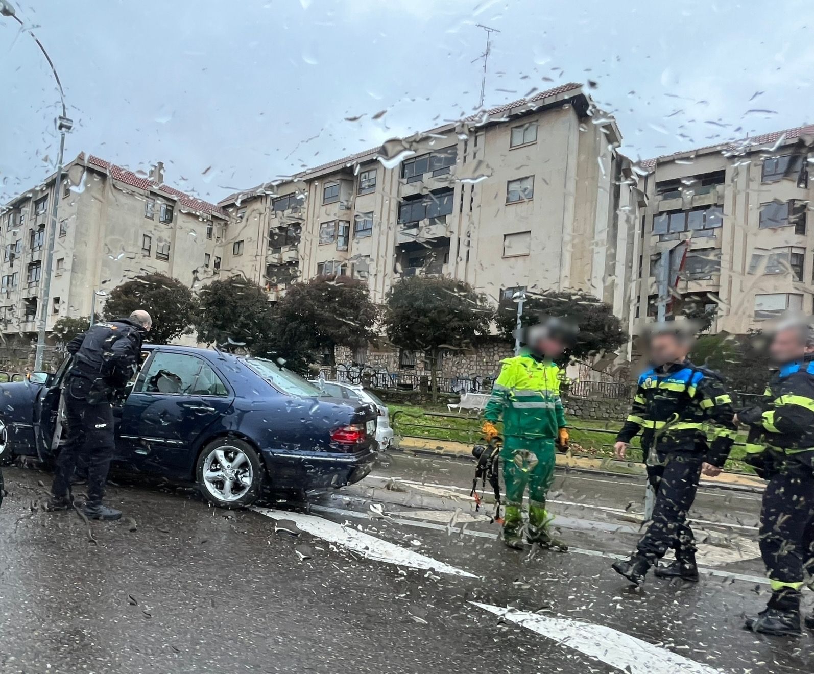 Un Ni O De Dos A Os Resulta Herido Despu S De Que Una Piedra Atravesase