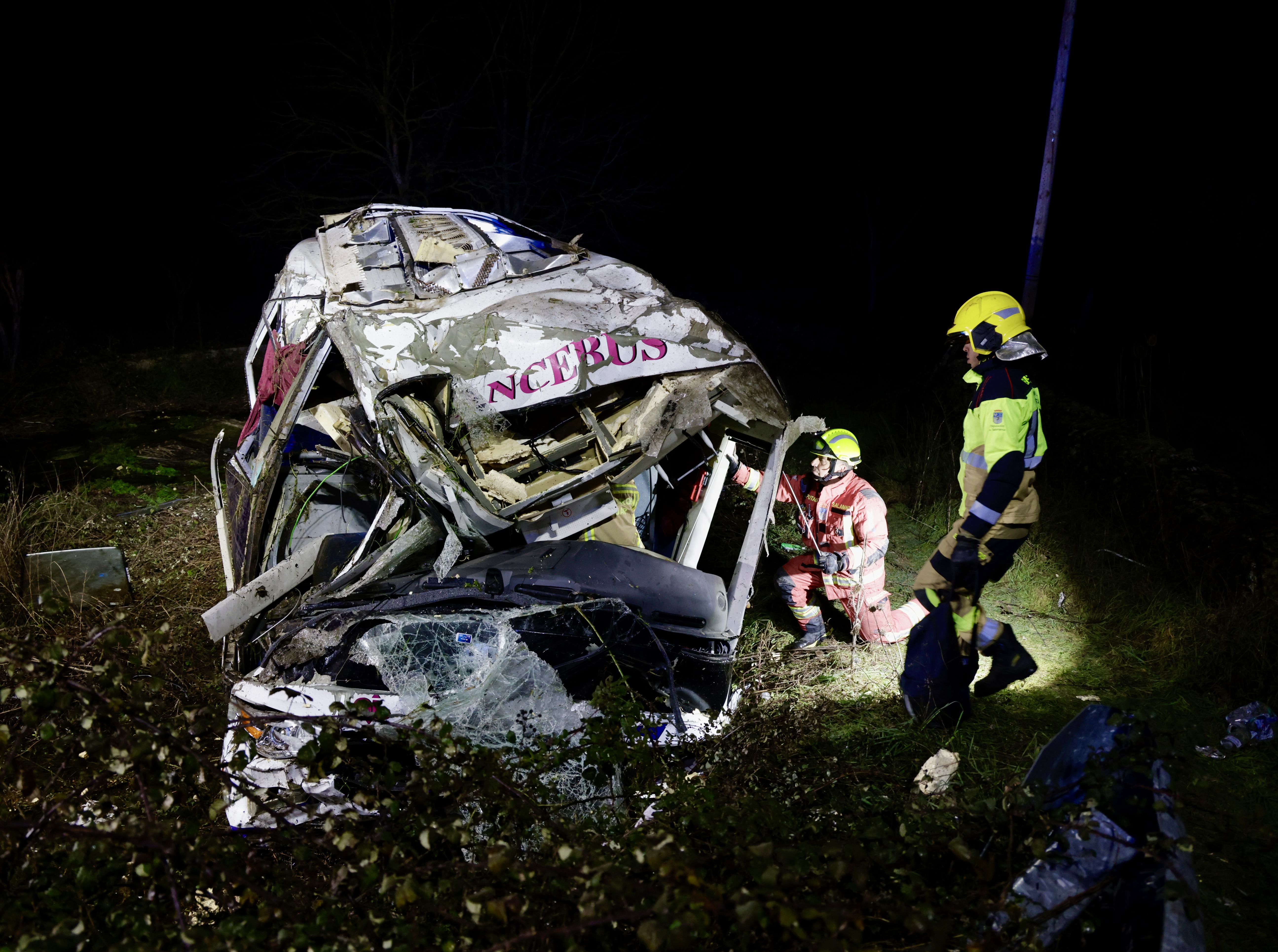 Galer A Dos Heridos Al Caer Un Autob S A Un Arroyo En Linares De