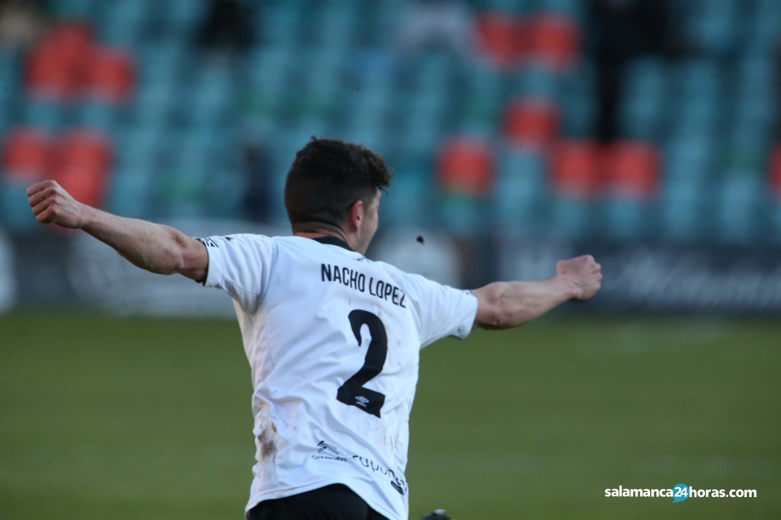 VÍDEO | Nacho López, el héroe inesperado: su gol en el descuento da la victoria al Salamanca CF UDS ante Unionistas (2-1)