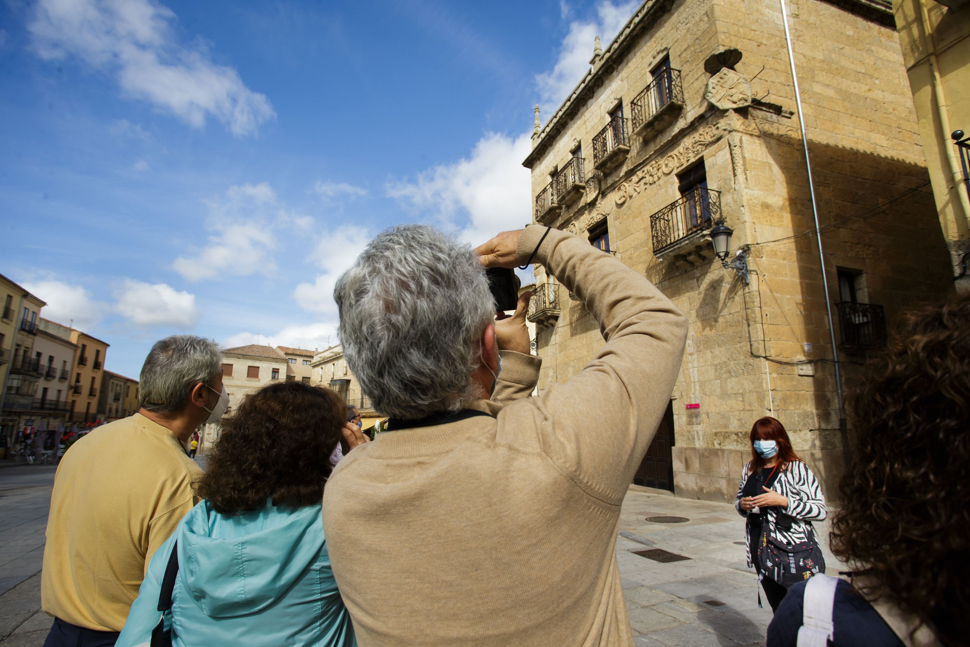 Los españoles no pueden viajar por su propio país: Casi el 60% de las reservas de hoteles en España para verano proceden del extranjero