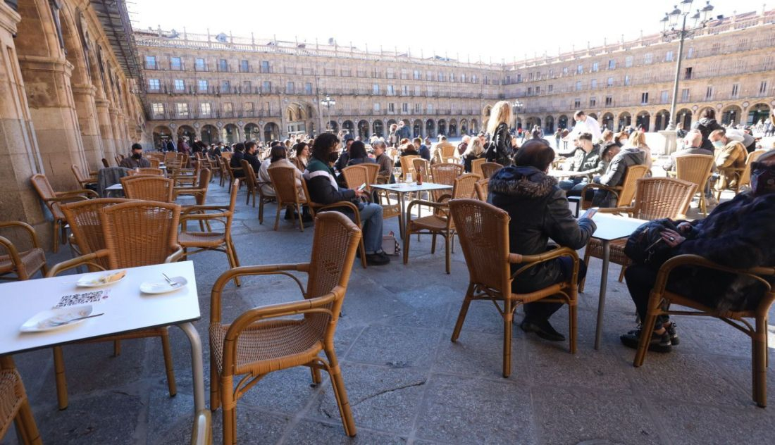 imagen de archivo, buen tiempo, gente, terraza, Plaza Mayor de Salamanca