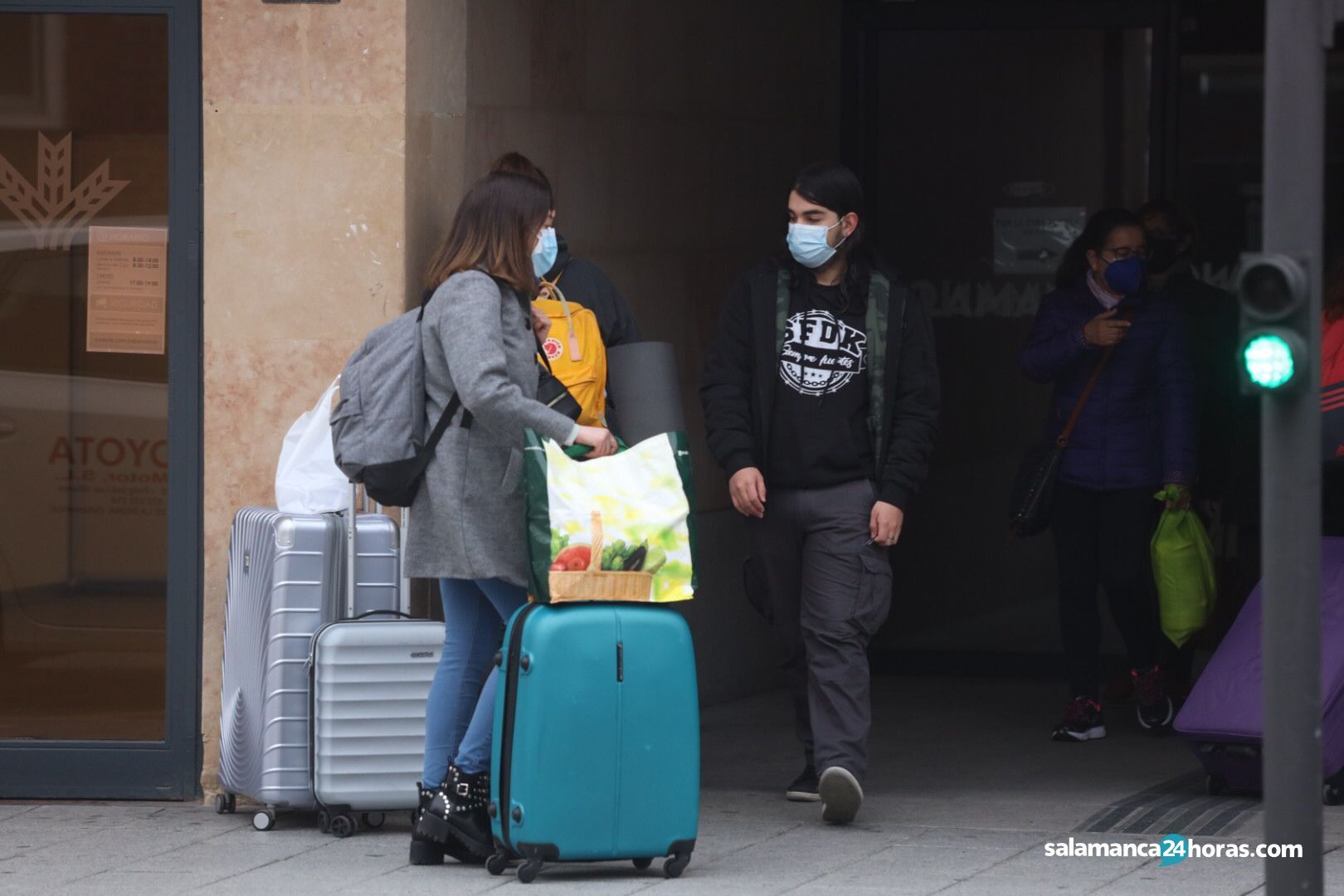 Salamanca se vacía de universitarios que aprovechan las vacaciones de Semana Santa para volver a casa