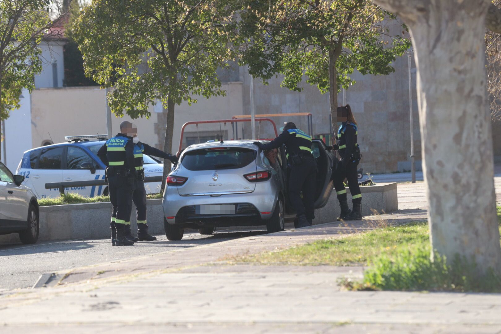 Un niño de tres años abandonado en un coche, un menor fugado de un centro de menores y un ajuste de cuentas, el espectacular suceso ocurrido en Salamanca