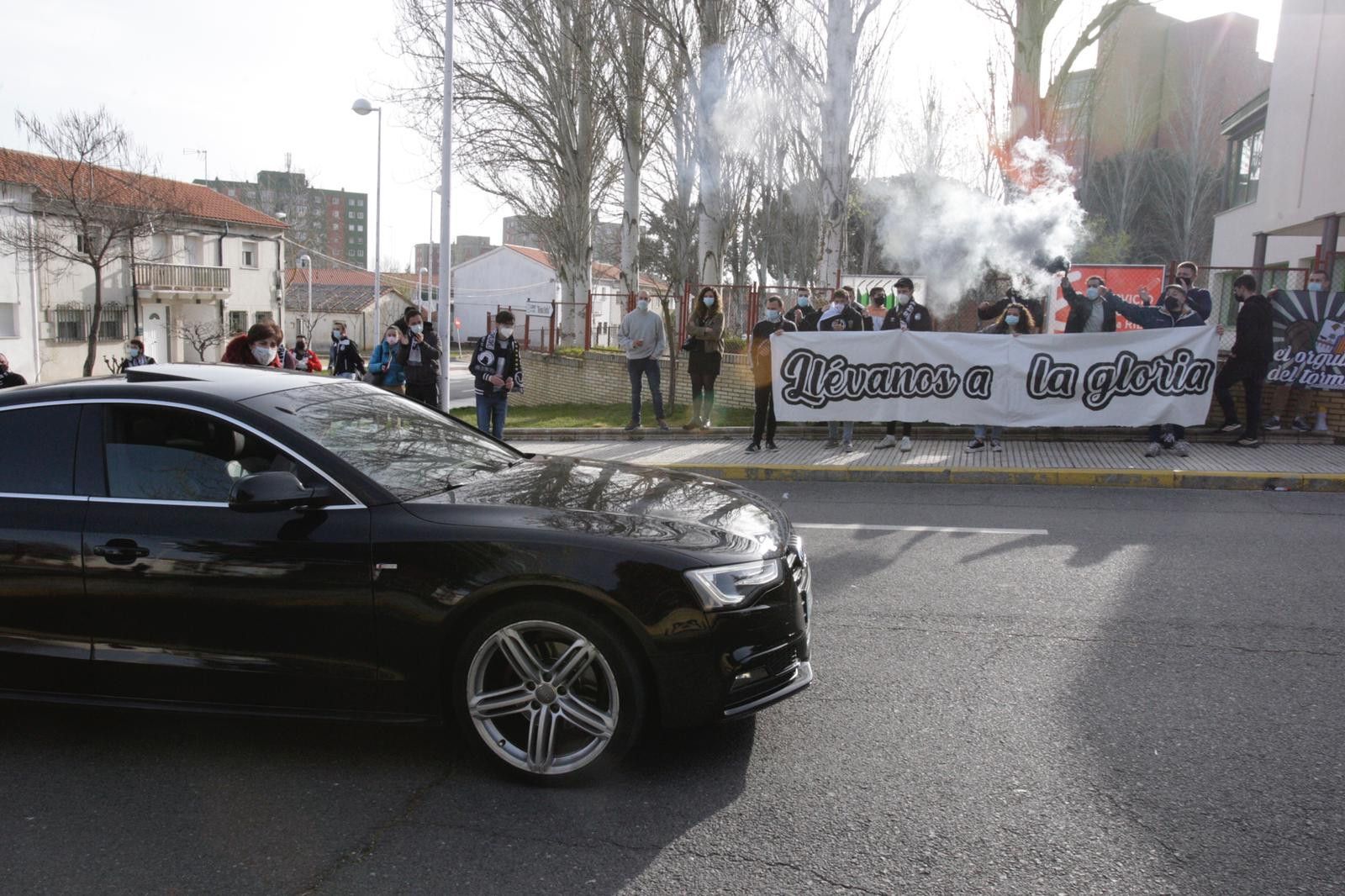 VÍDEO Y GALERÍA | Sensacional recibimiento de la afición de Unionistas a sus jugadores