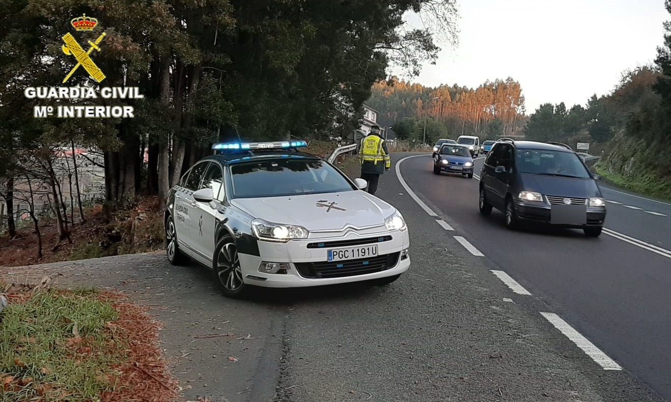 Una conductora iban tan borracha que pidió ayuda a la Guardia Civil para regresar a su trabajo en Pontevedra