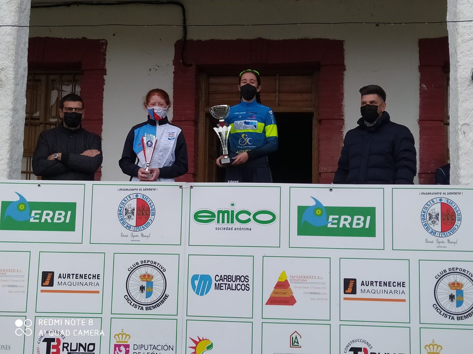 Espectacular victoria de Claudia Parra para el HyD Escuela de Ciclismo Salmantina en el GP Albares de la Ribera