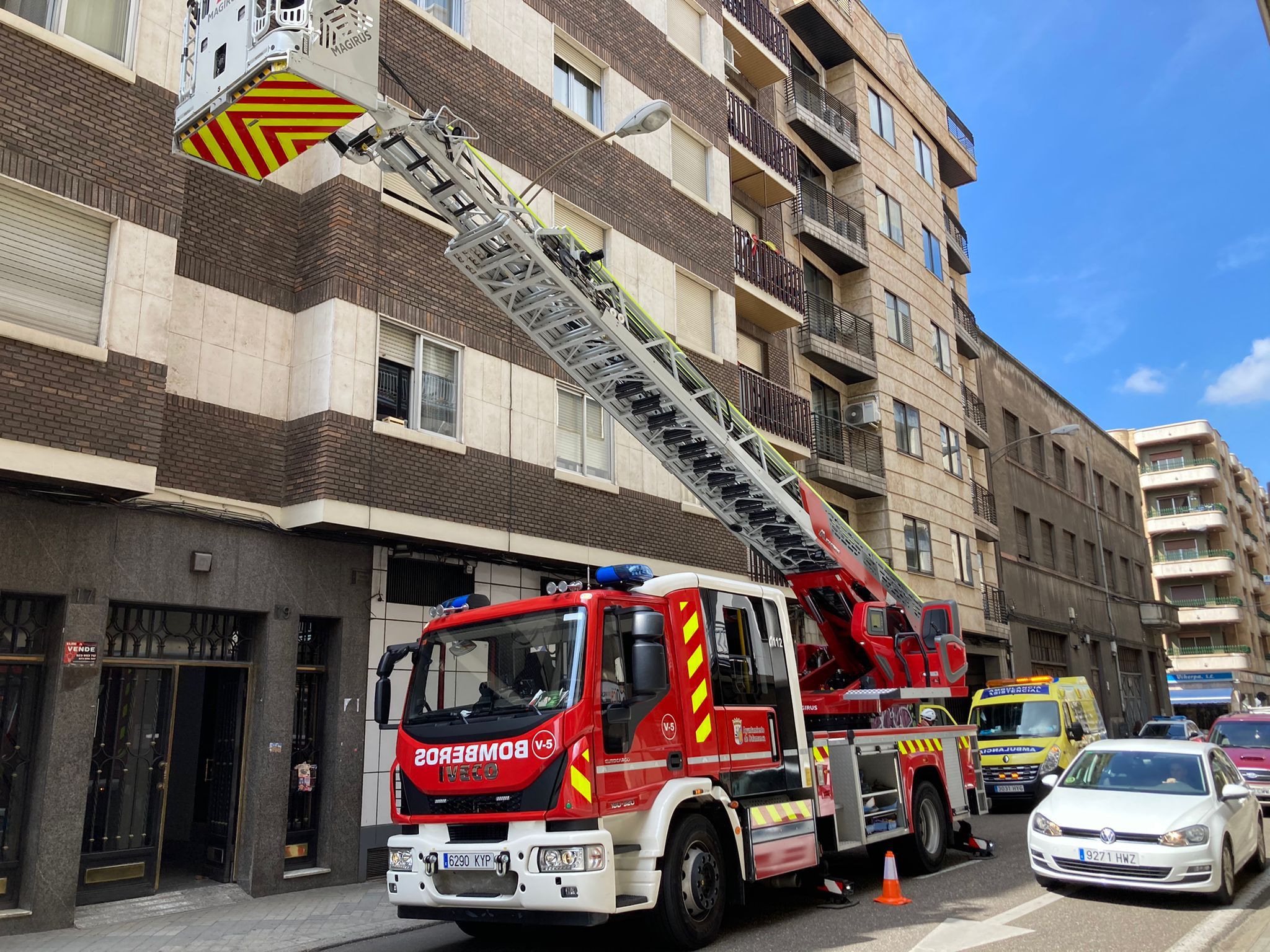 Un hombre aparece muerto en una vivienda de la calle Álvaro Gil