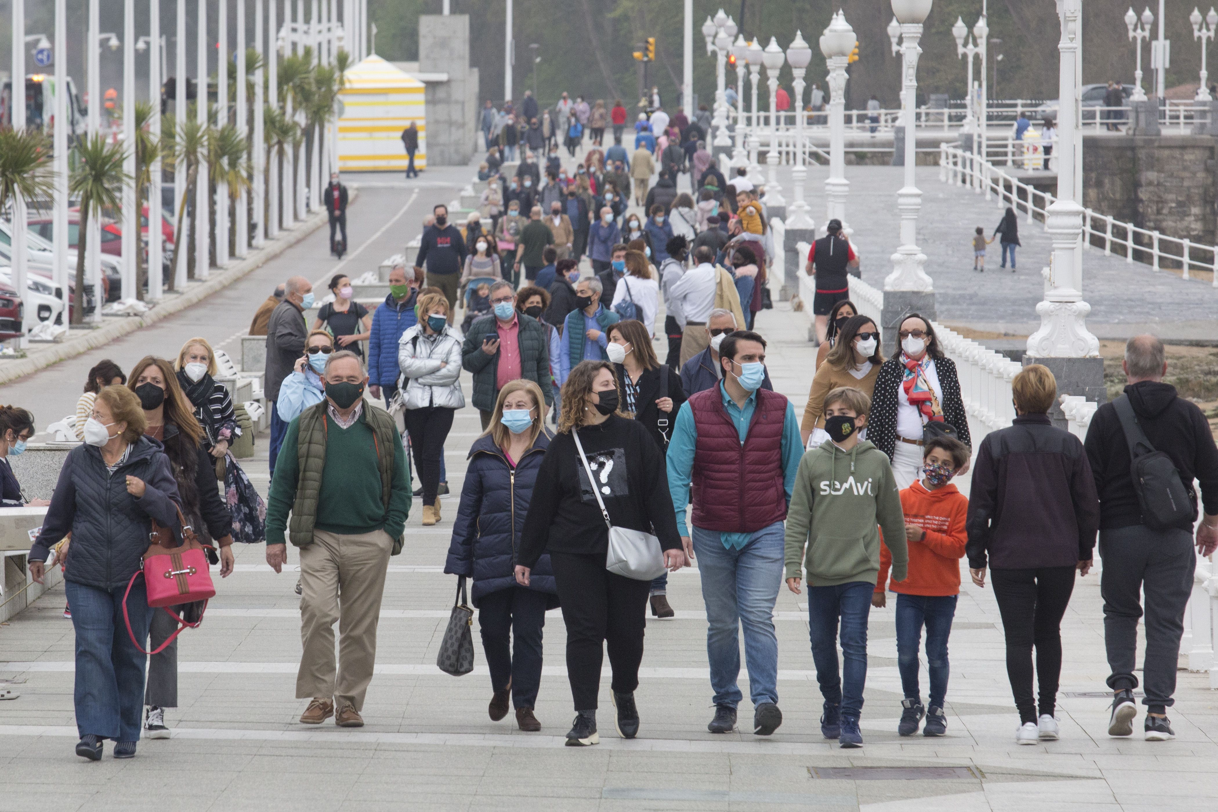 España notifica 10.598 casos y 99 muertes, mientras la incidencia crece 11 puntos hasta 213 en tan solo 24 horas