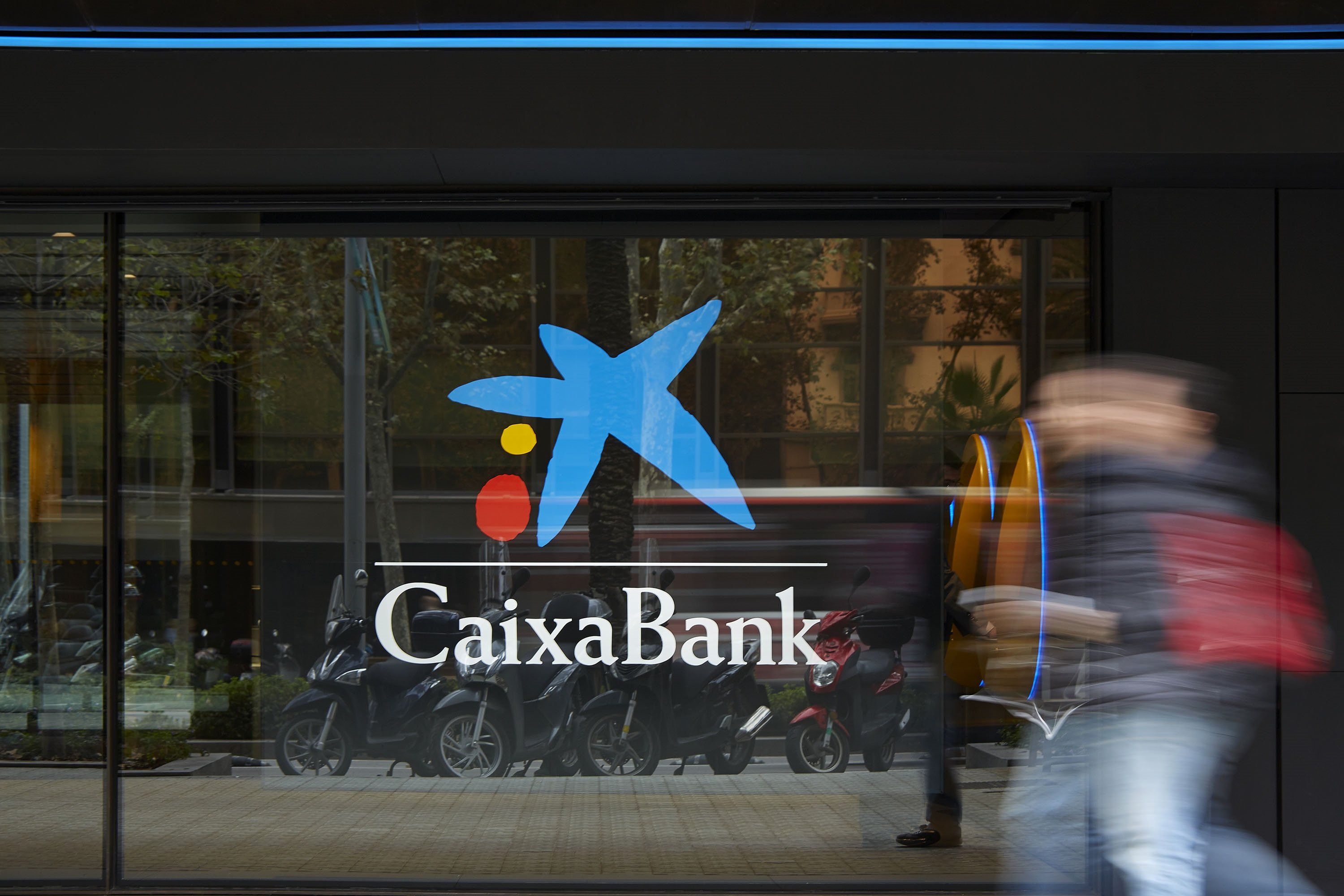 Un total de 389 empleados de Castilla y León de Caixabank y BBVA afectados por ERE