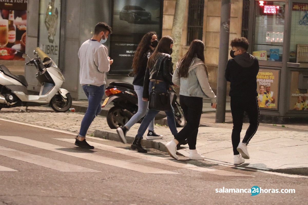 Botellones durante el fin del estado de alarma en Puente Romano y Plaza Mayor