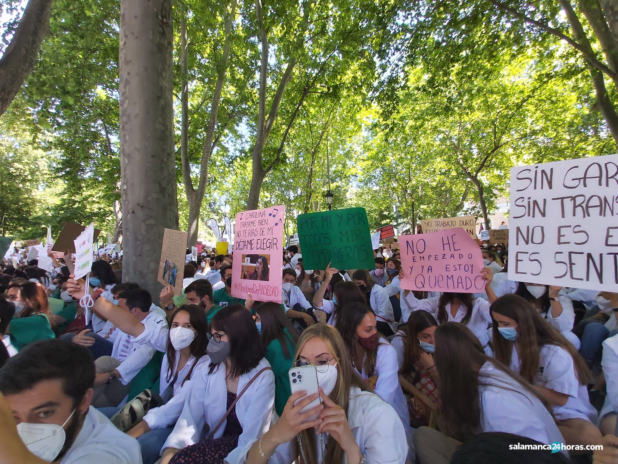 Protesta de los MIR salmantinos frente al Ministerio de Sanidad