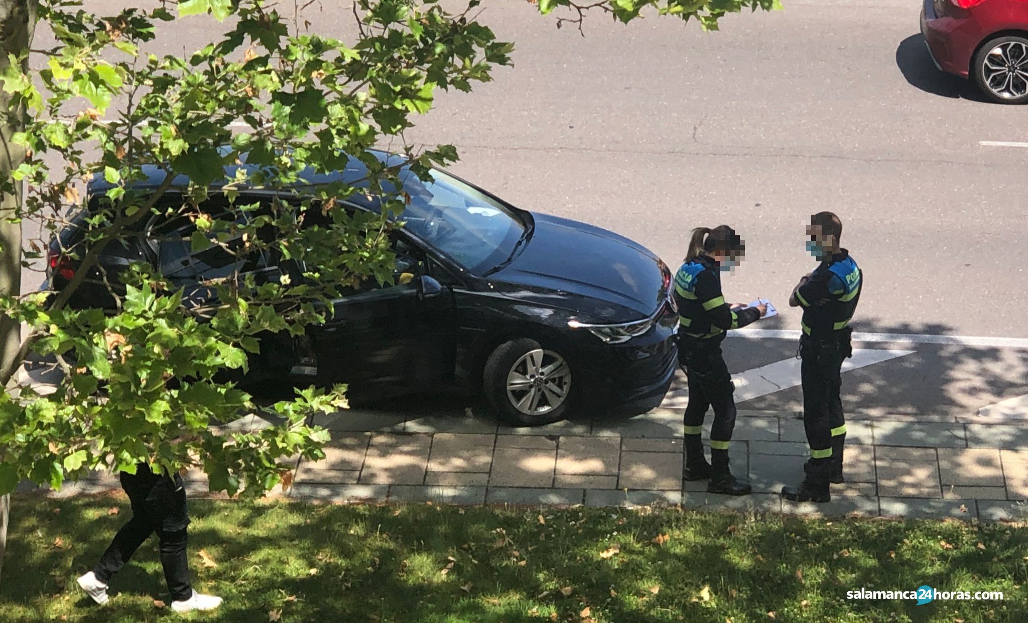 Una colisión entre un turismo y un taxi en la glorieta de Vettones y Vacceos deja cuatro heridos, entre ellos un menor de 13 años