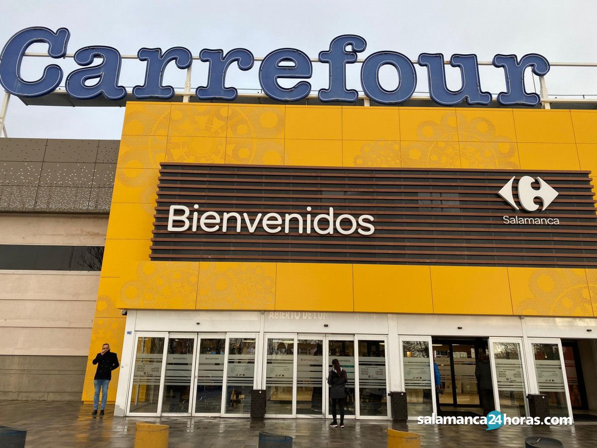 Puerta del hipermercado Carrefour de Salamanca | Foto: s24h