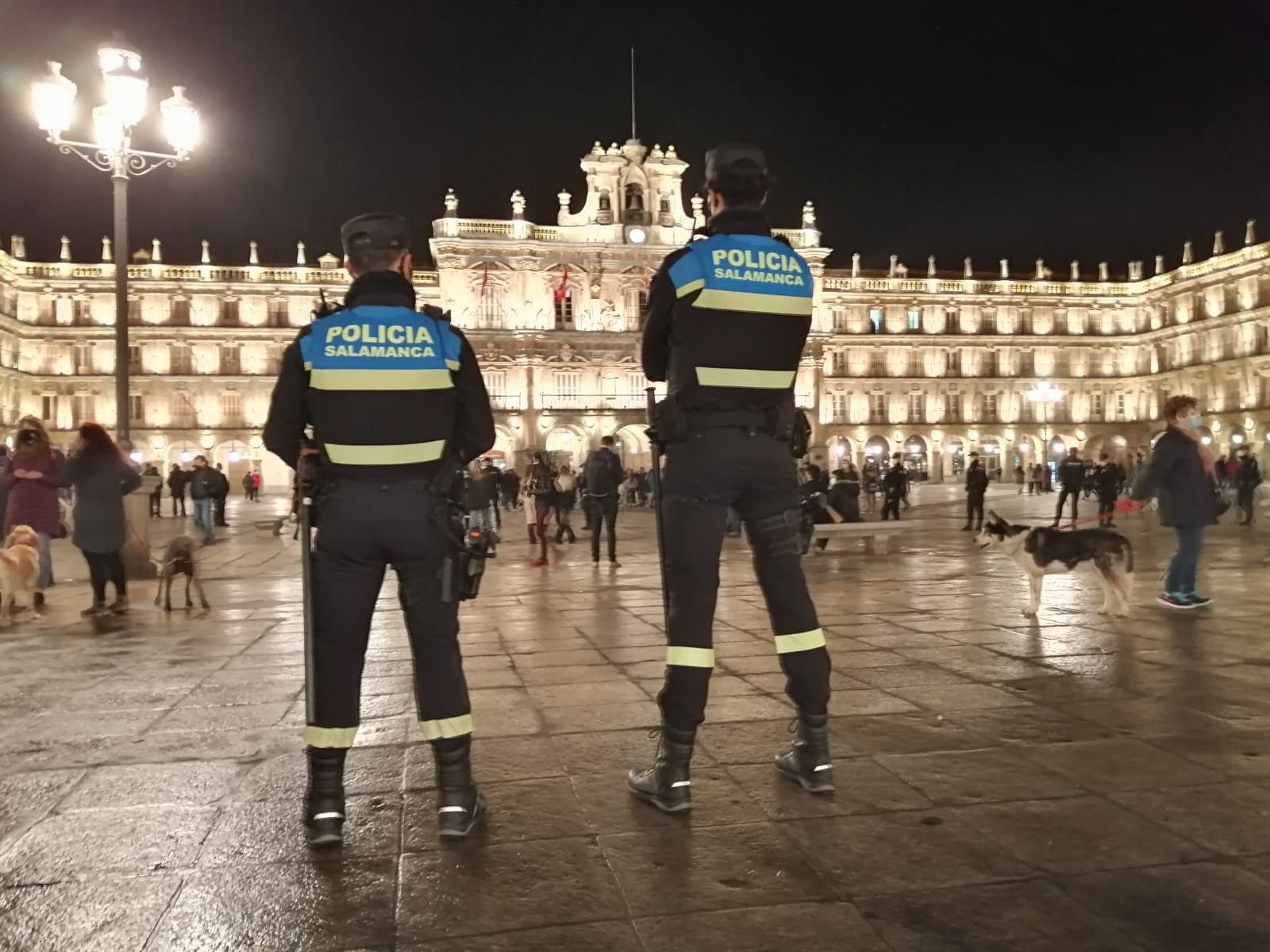 Diecisiete propuestas de sanción en la noche del jueves en Salamanca: 9 por mascarillas y 8 por botellones