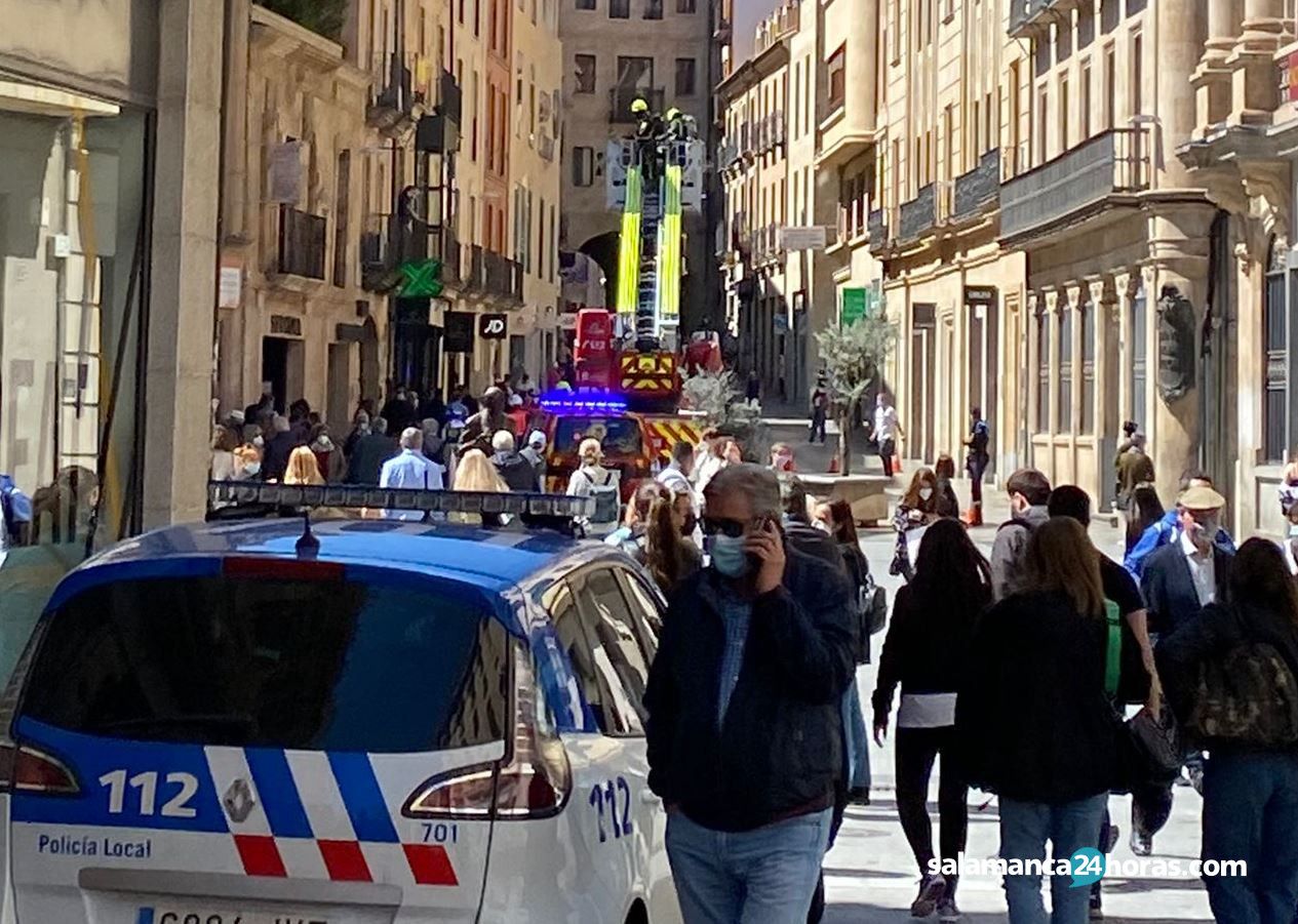 La mala combustión de una caldera moviliza a Bomberos y Policía en la calle Toro