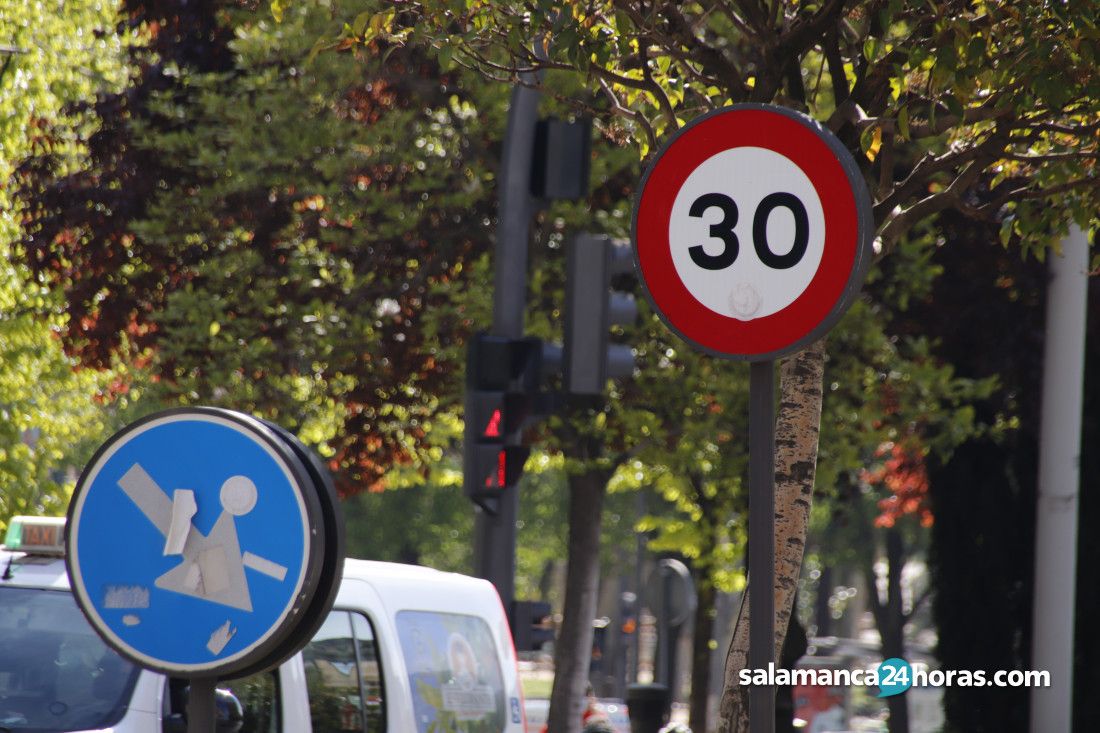 Señal de 30 kilómetros por hora en Salamanca