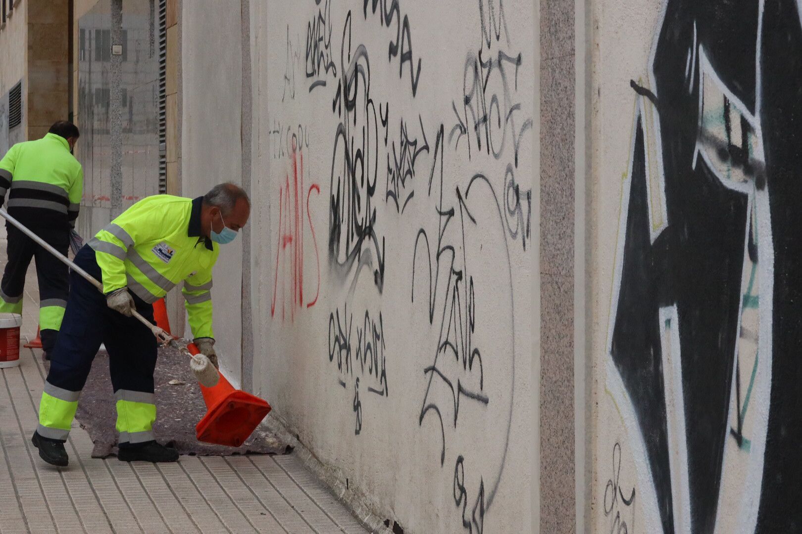 El Plan Municipal contra los grafitis acelera la desaparición de pintadas y disminuye el "efecto llamada" en Salamanca