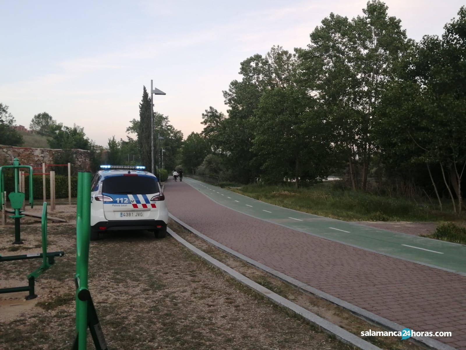 Policía Local y Nacional localizan junto al río Tormes a un niño pequeño que se había perdido