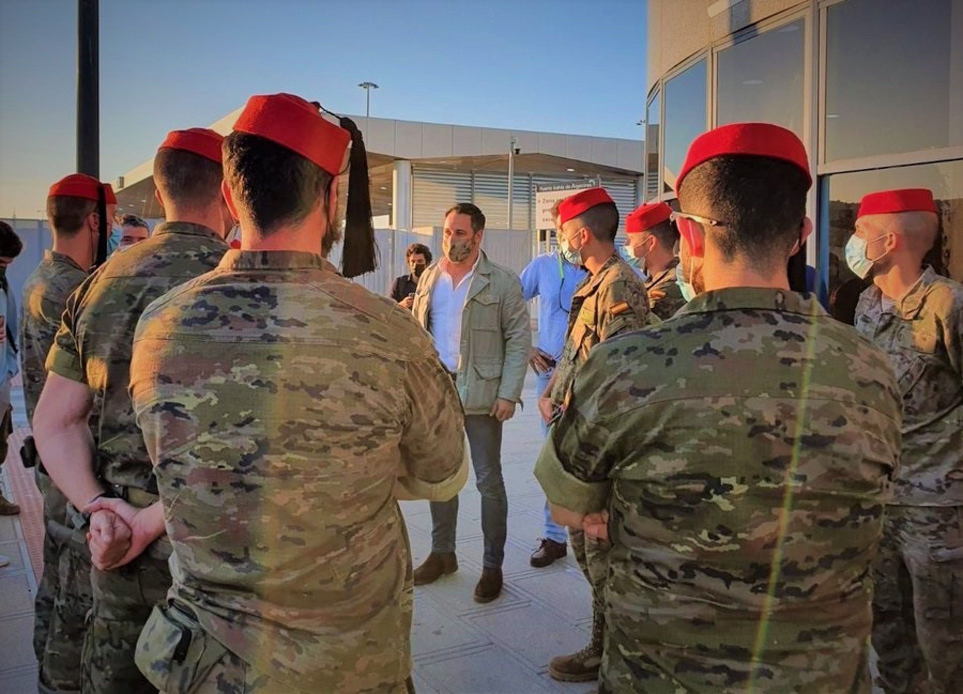 Abascal pide militarizar las fronteras y levantar un muro "infranqueable" con Marruecos