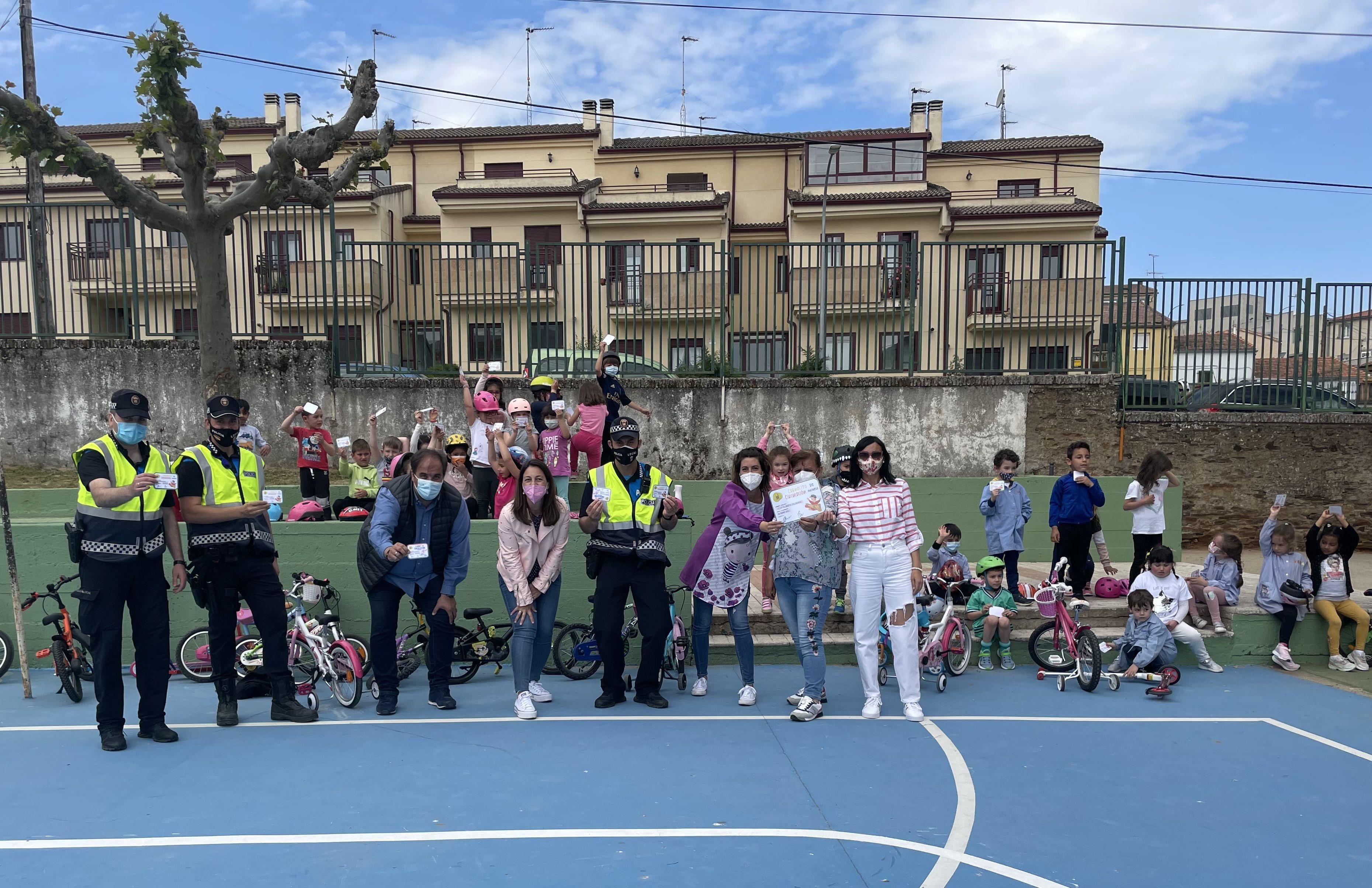 Alumnos de Infantil del Filiberto Villalobos de Guijuelo participan en la clase práctica de educación vial