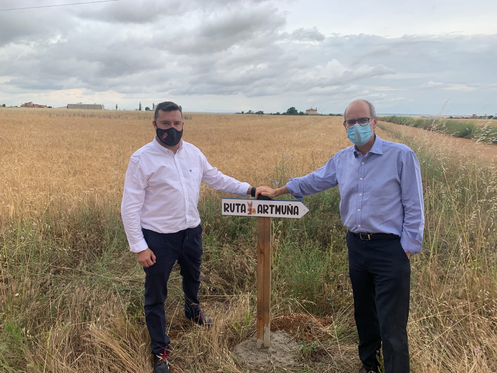  Javier Iglesias y Santiago Castañeda, durante la presentación de la Ruta de los Murales