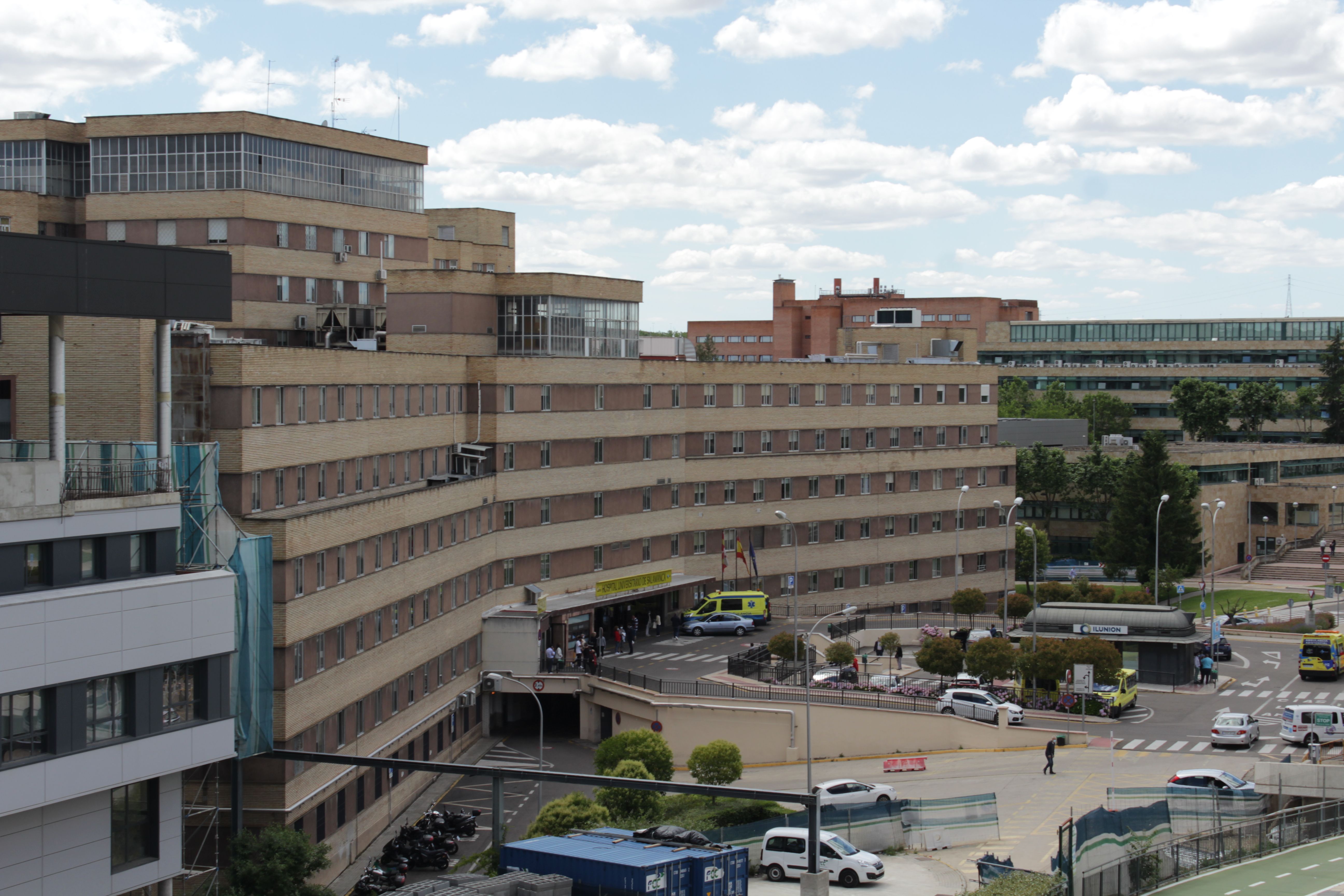 El hospital Clínico, de fondo, con el Nuevo Hospital delante 