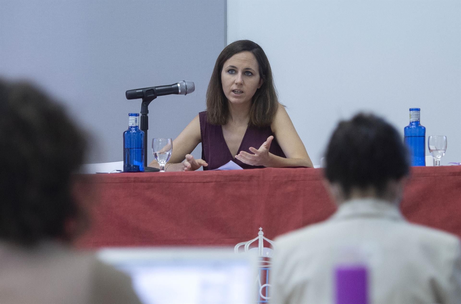 La ministra de Derechos Sociales y Agenda 2030, Ione Belarra, imparte una conferencia en los Cursos de Verano de la Universidad Complutense en San Lorenzo de El Escorial 2021