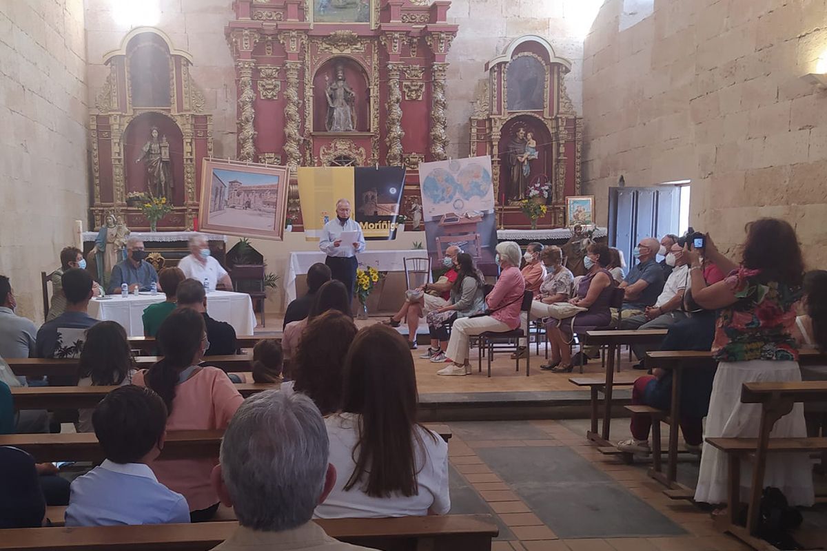 Un momento de la presentación del libro «Moríñigo, memorias compartidas» en la iglesia parroquial