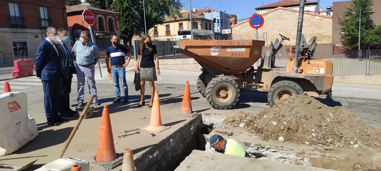 El alcalde de Salamanca visita las obras de readecuación del barrio de Tejares | Foto: S24H