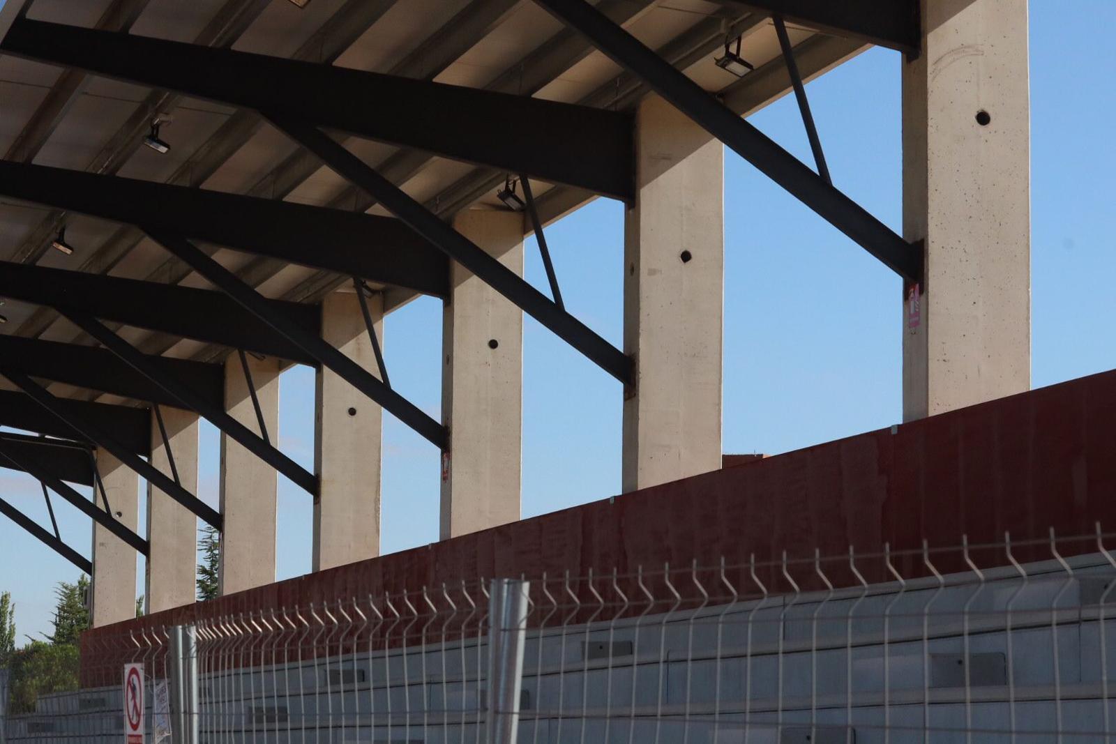 Vallas de seguridad en el Reina Sofía / FOTO: SALAMANCA24HORAS.COM