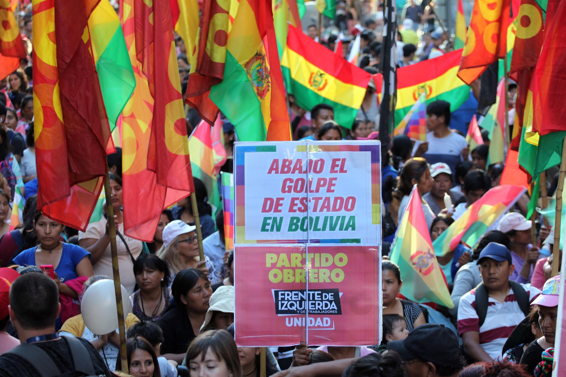 Imagen de archivo de protestas tras la renuncia a la presidencia de Bolivia de Evo Morales por presuntas irregularidades. Foto EP.