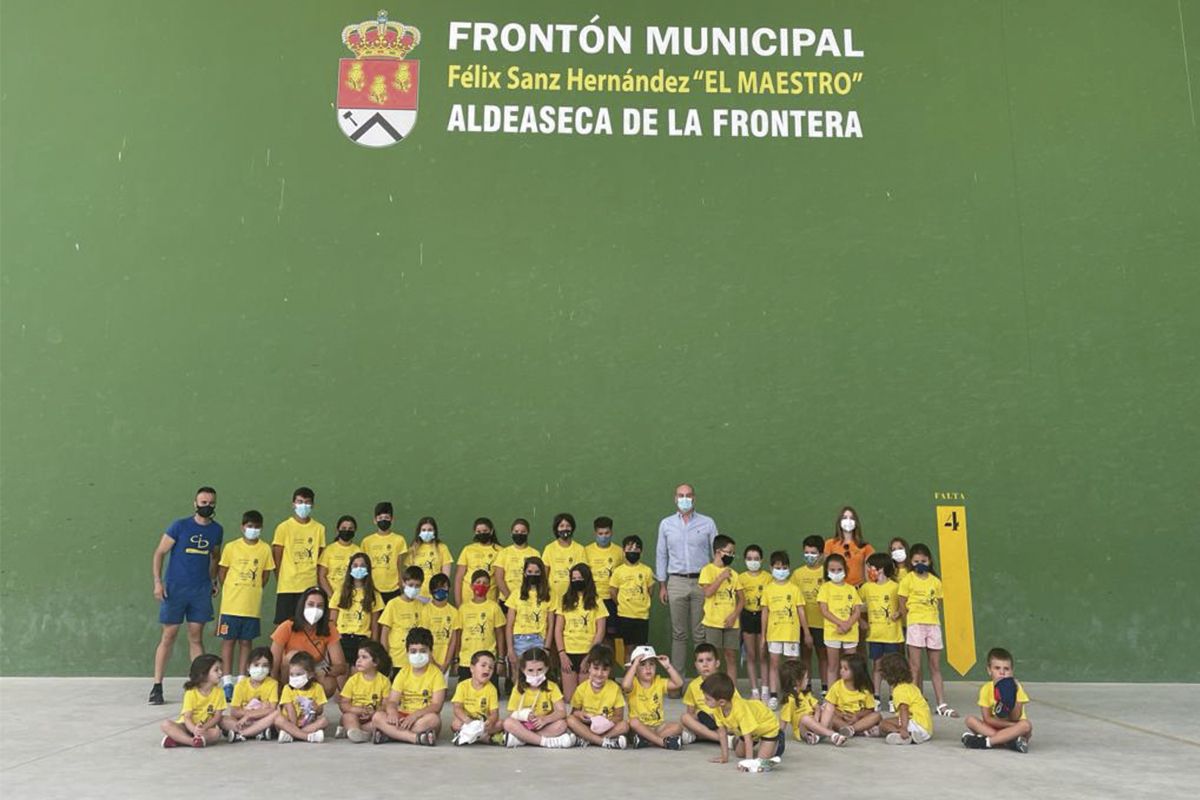 El alcalde de Aldeaseca de la Frontera ha visitado los campamentos de verano que se están desarrollando en el municipio