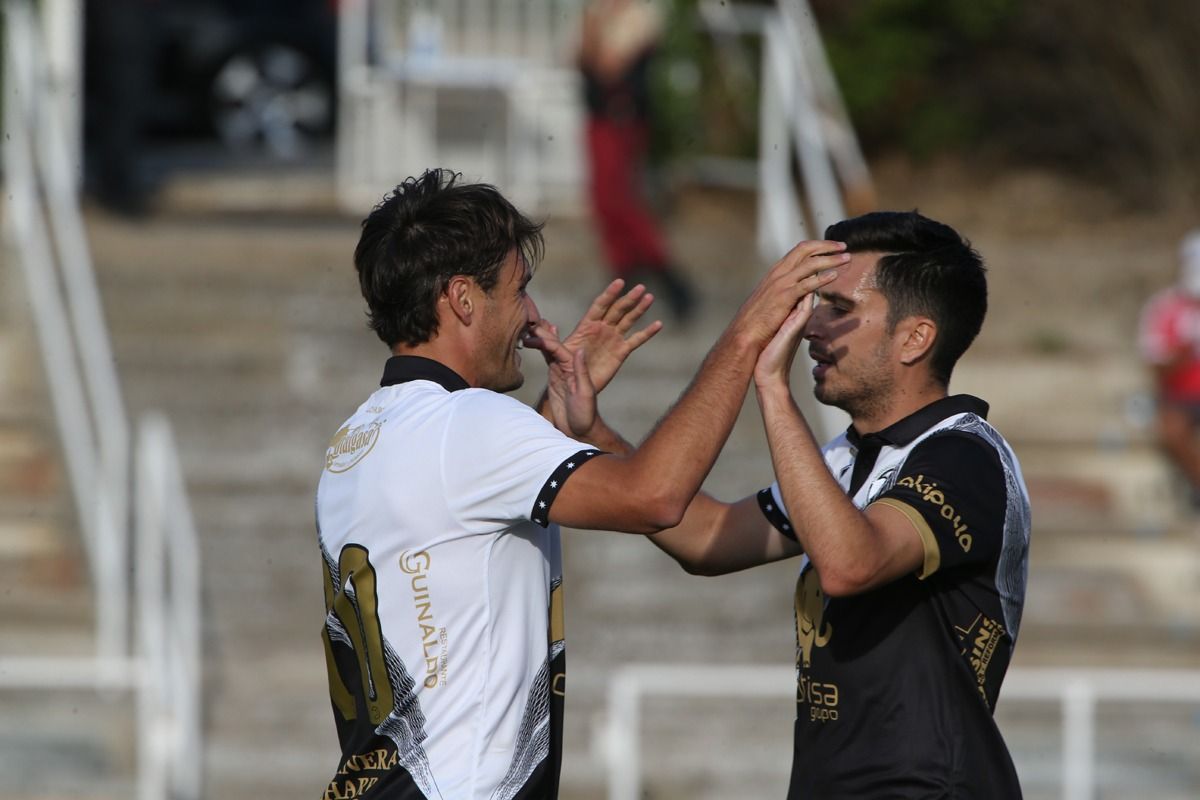 Espina y Nespral celebran un gol ante el Leganés B / FOTO: SALAMANCA24HORAS.COM