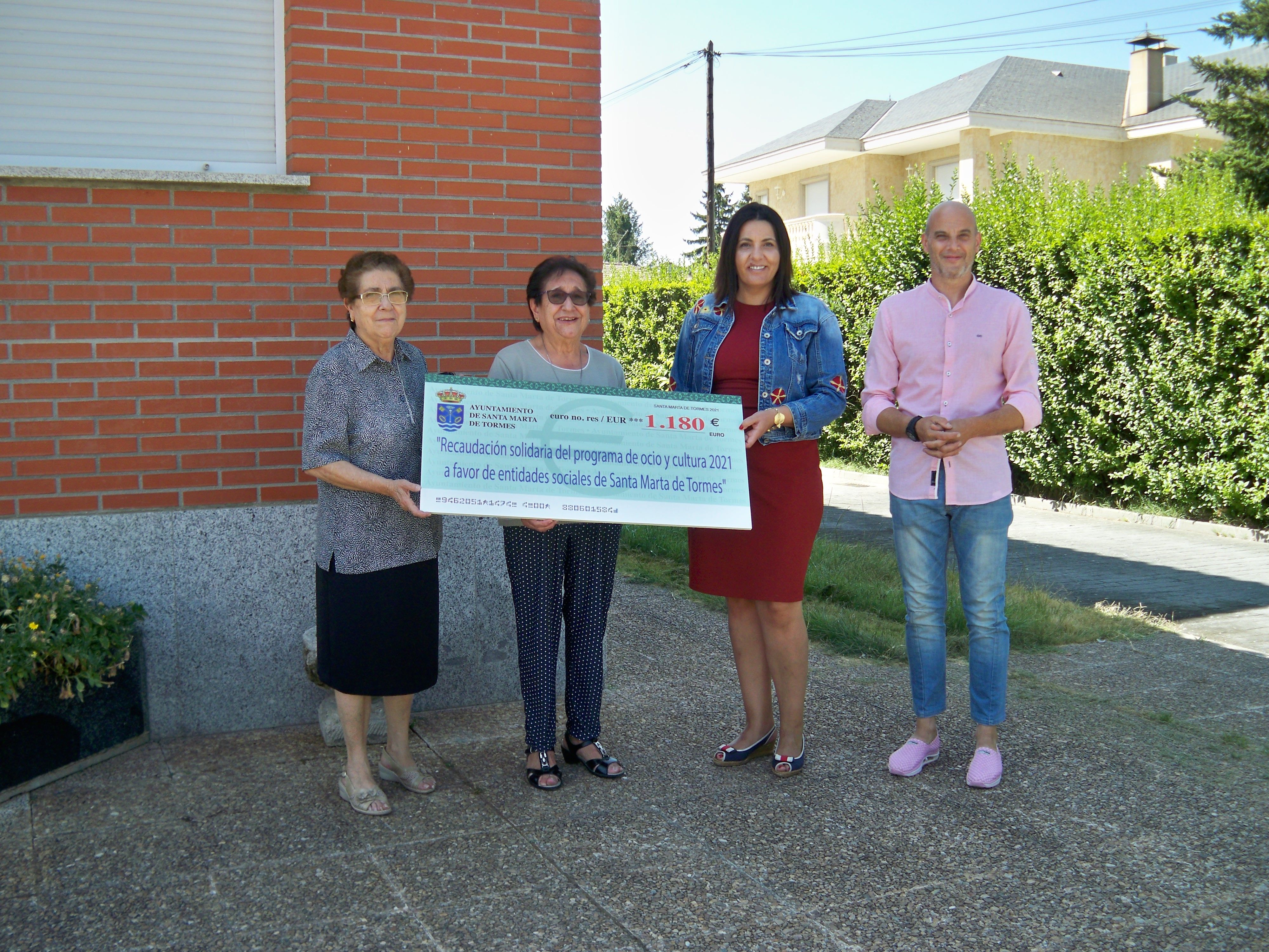 Entrega del cheque. 