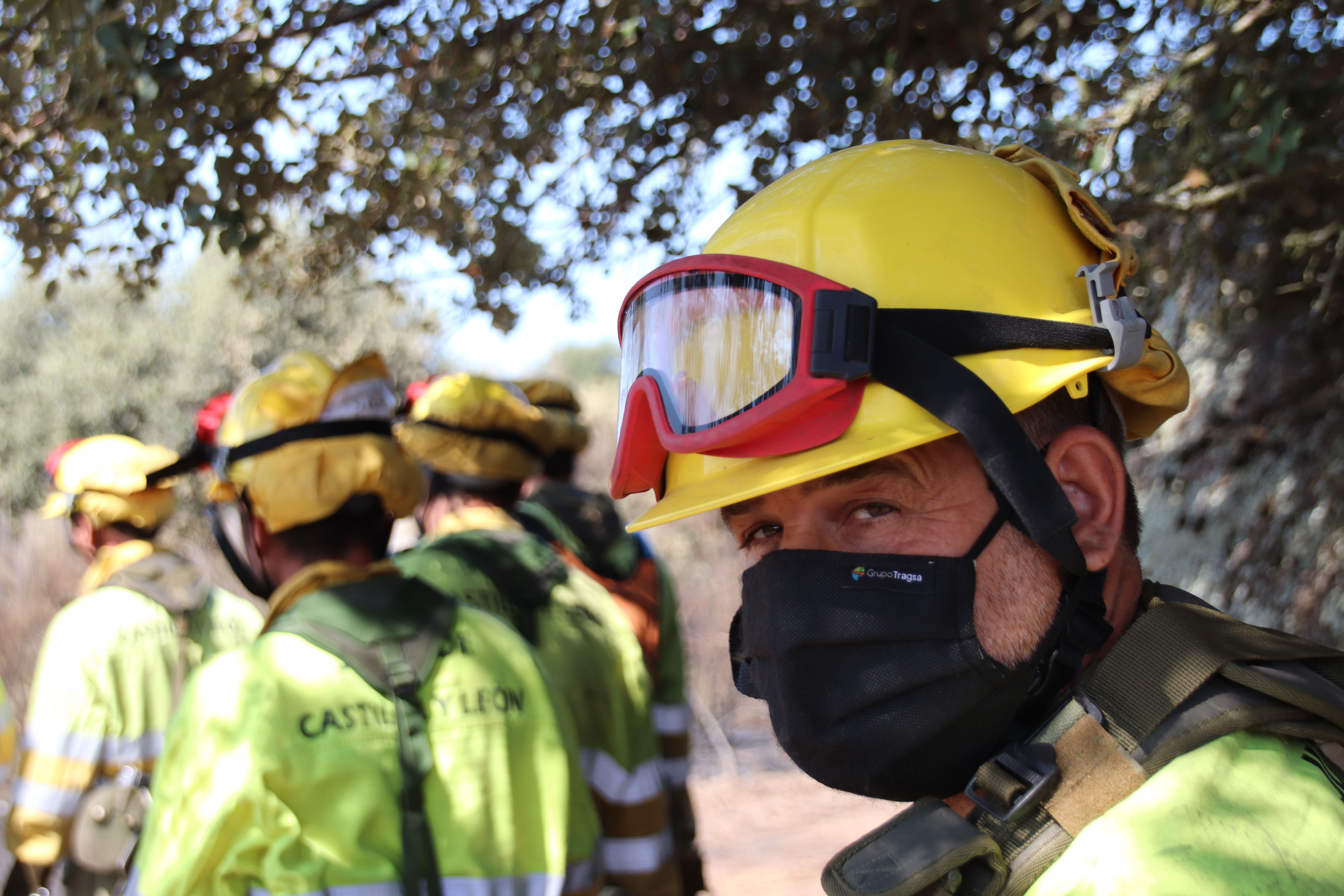 Labores de perimetraje y remate en el incendio de San Felices de los Gallegos