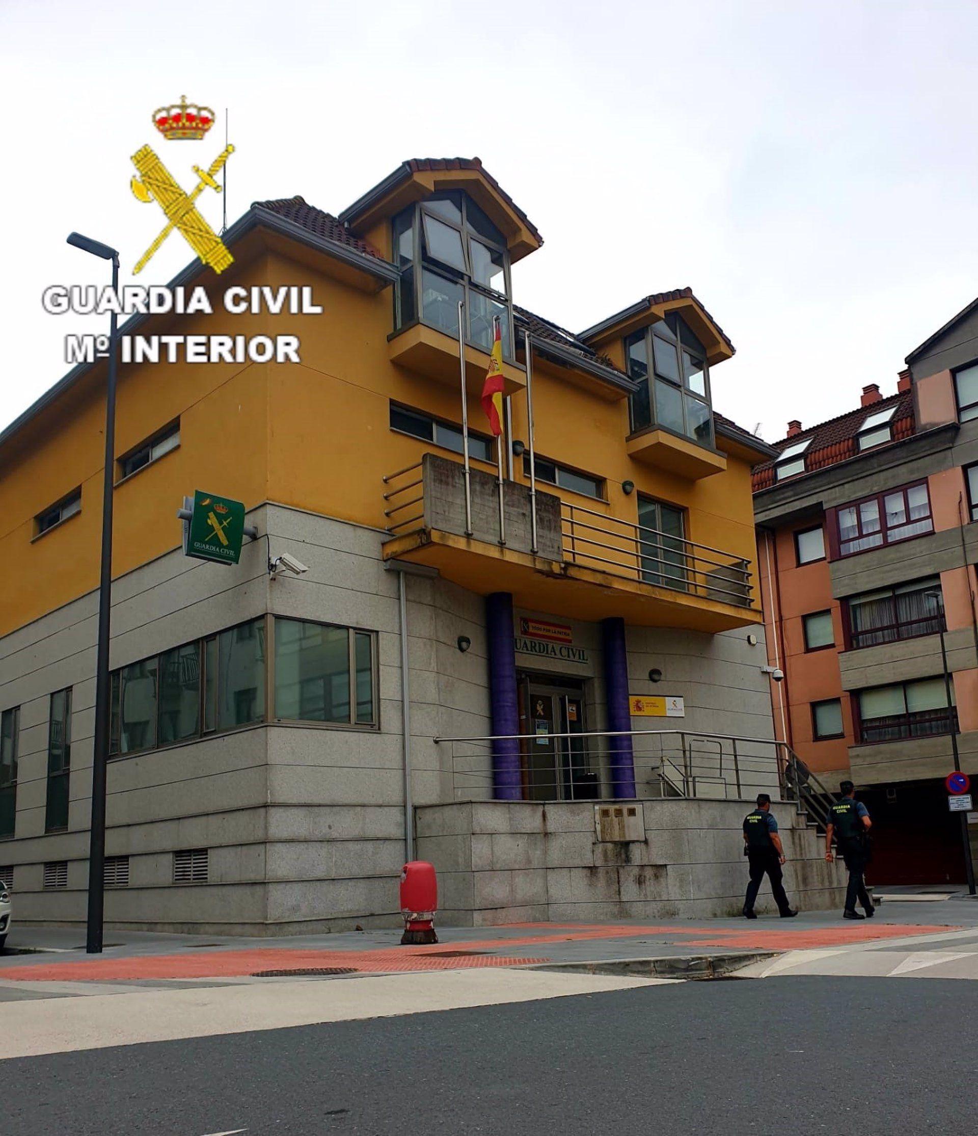 La Guardia Civil auxilió a un bebé en Cambre. Foto GC.