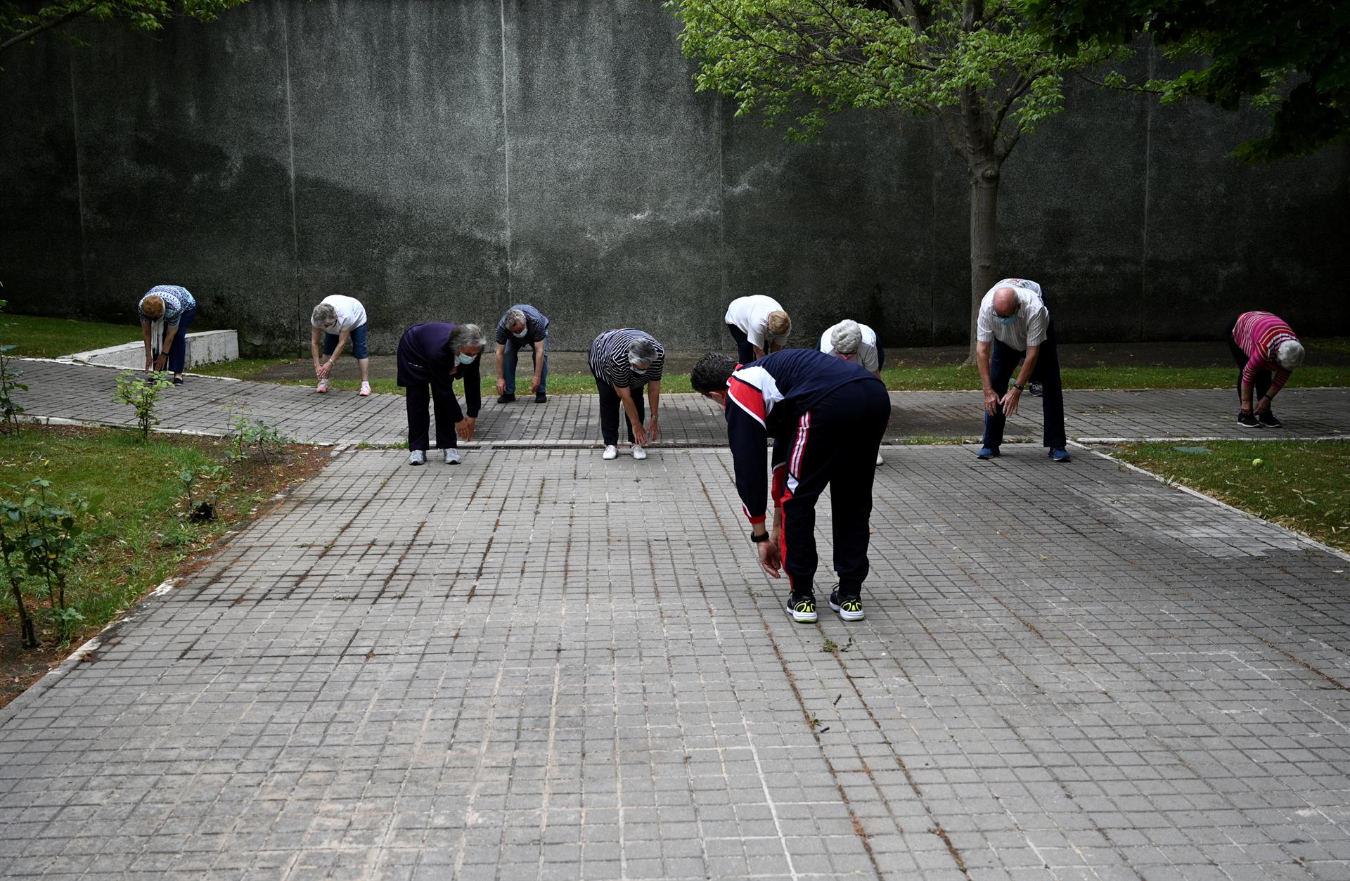 Un grupo de mayores realizando ejercicio. EP