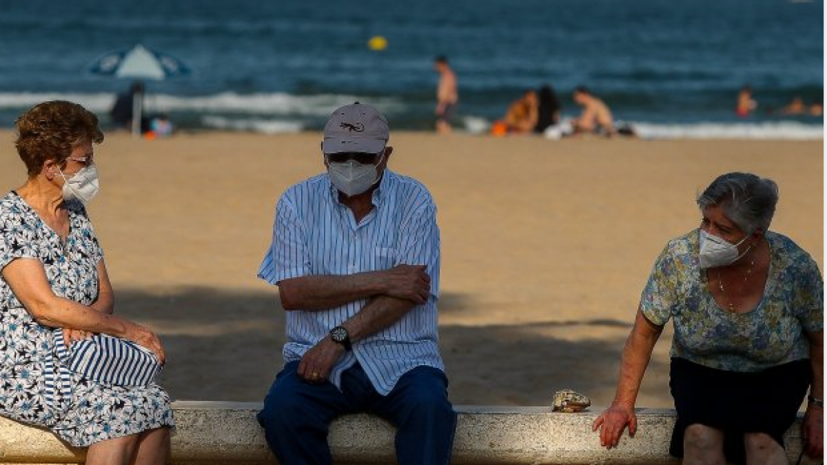 Ancianos en la playa | Fotografía EP