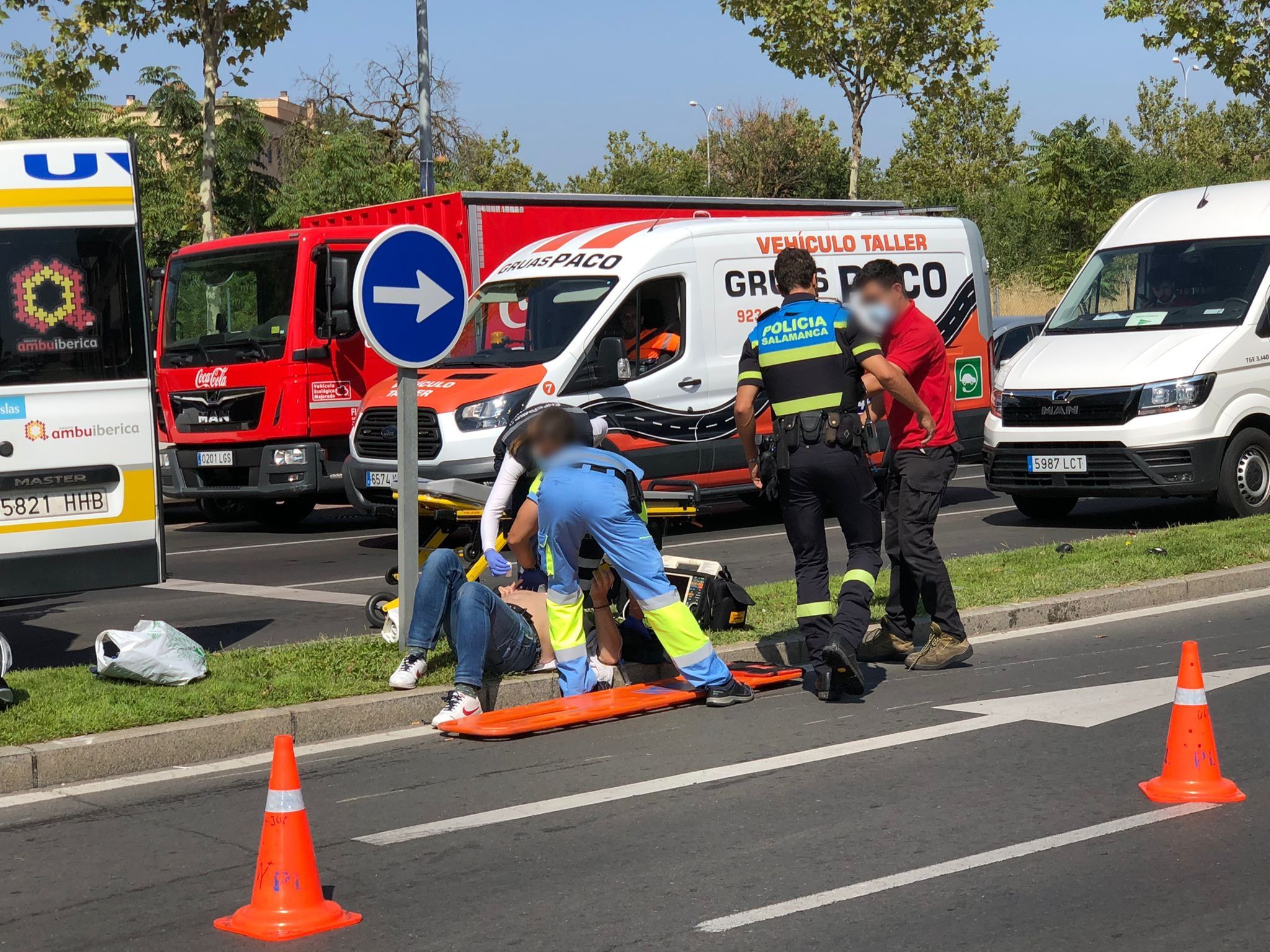 El motorista ha resultado herido tras un choque contra un turismo