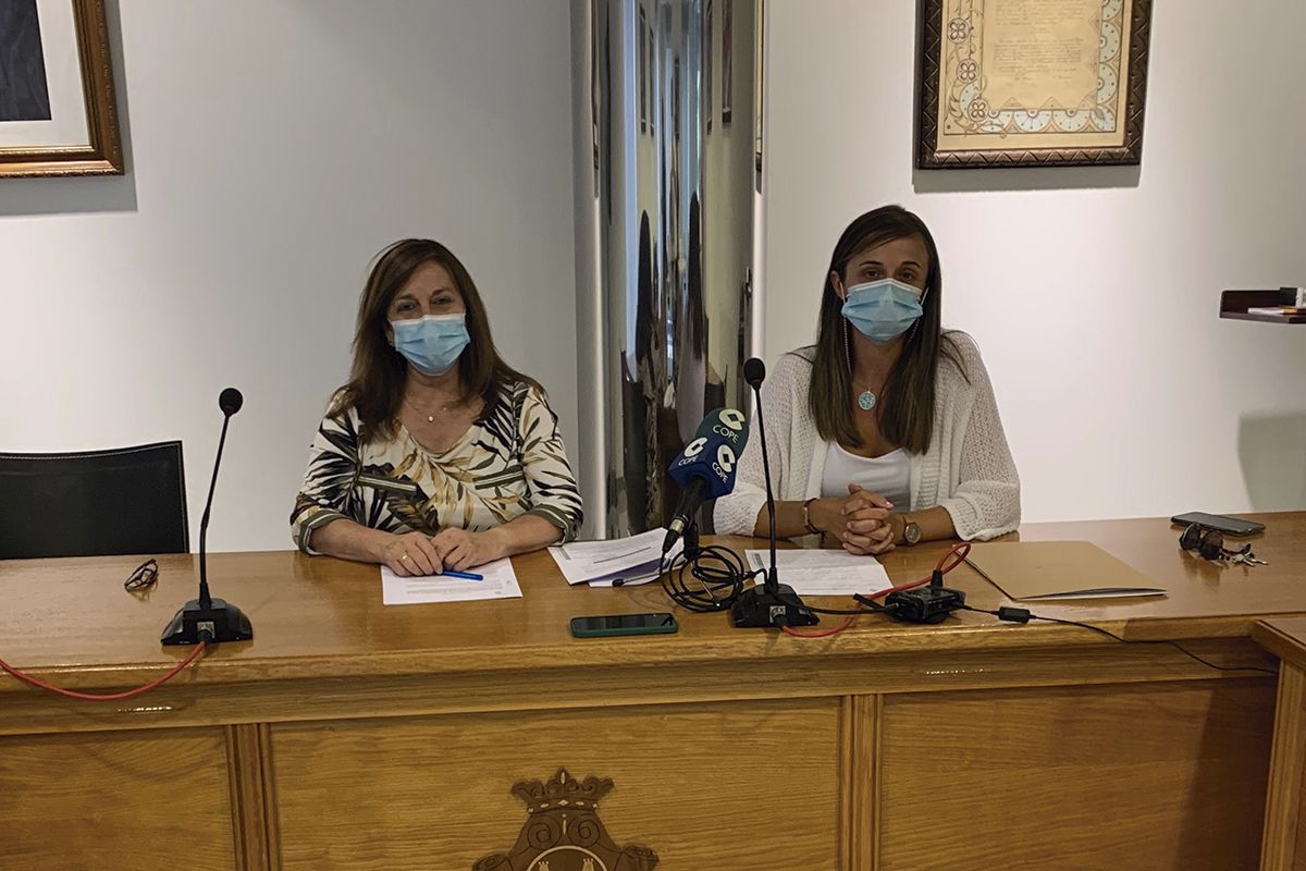 Carmen Ávila y Fátima Manzano han presentados las ayudas educativas del Ayuntamiento de Peñaranda