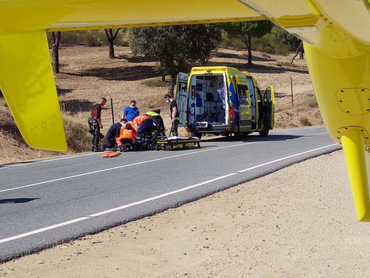 Motorista accidentado en Cebreros | Foto: Helicóptero Medicalizado de Salamanca