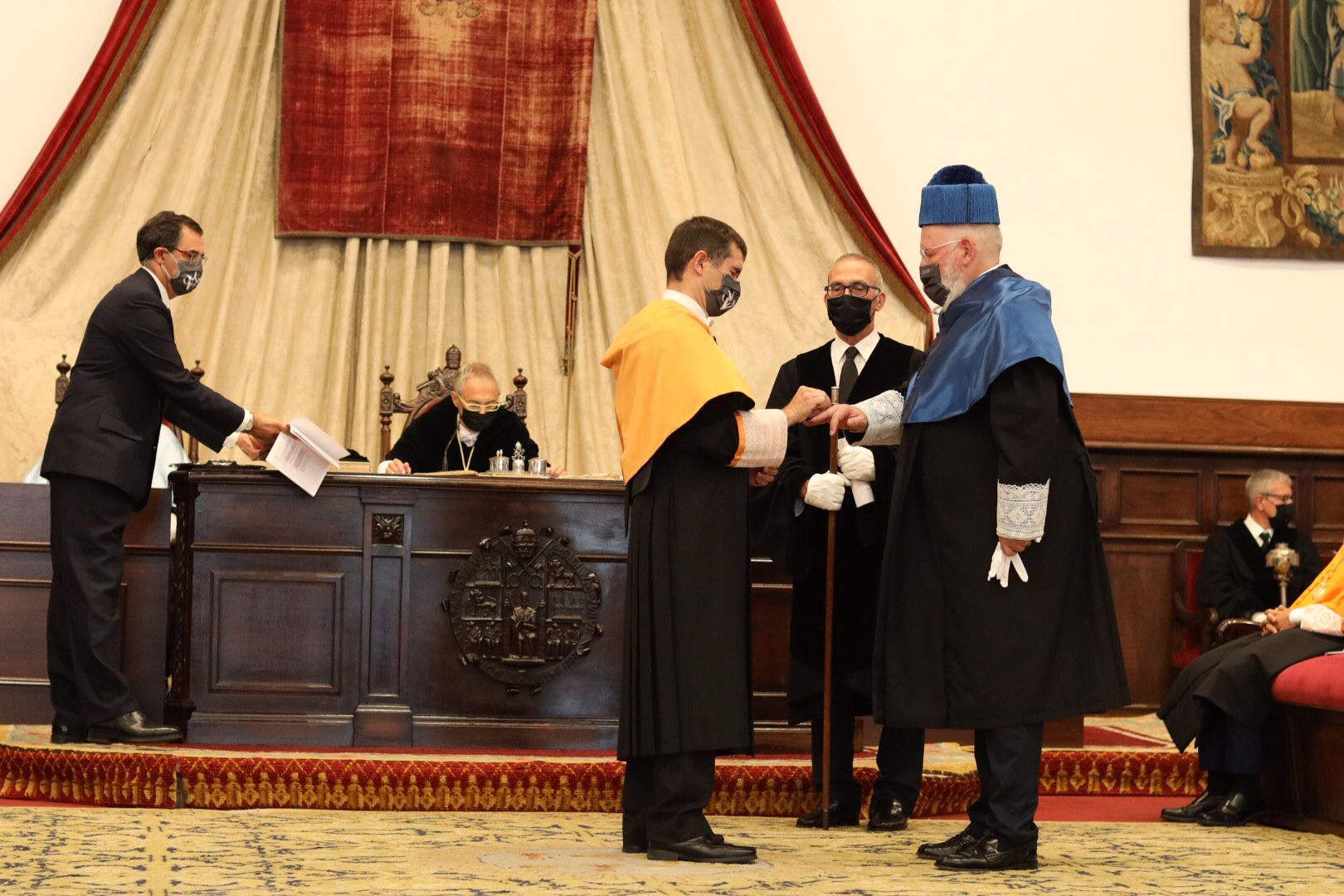 El vicepresidente de la Comisión Europea, Frans Timmermans, durante el acto de invesrtidura como doctor Honoris Causa por la USAL