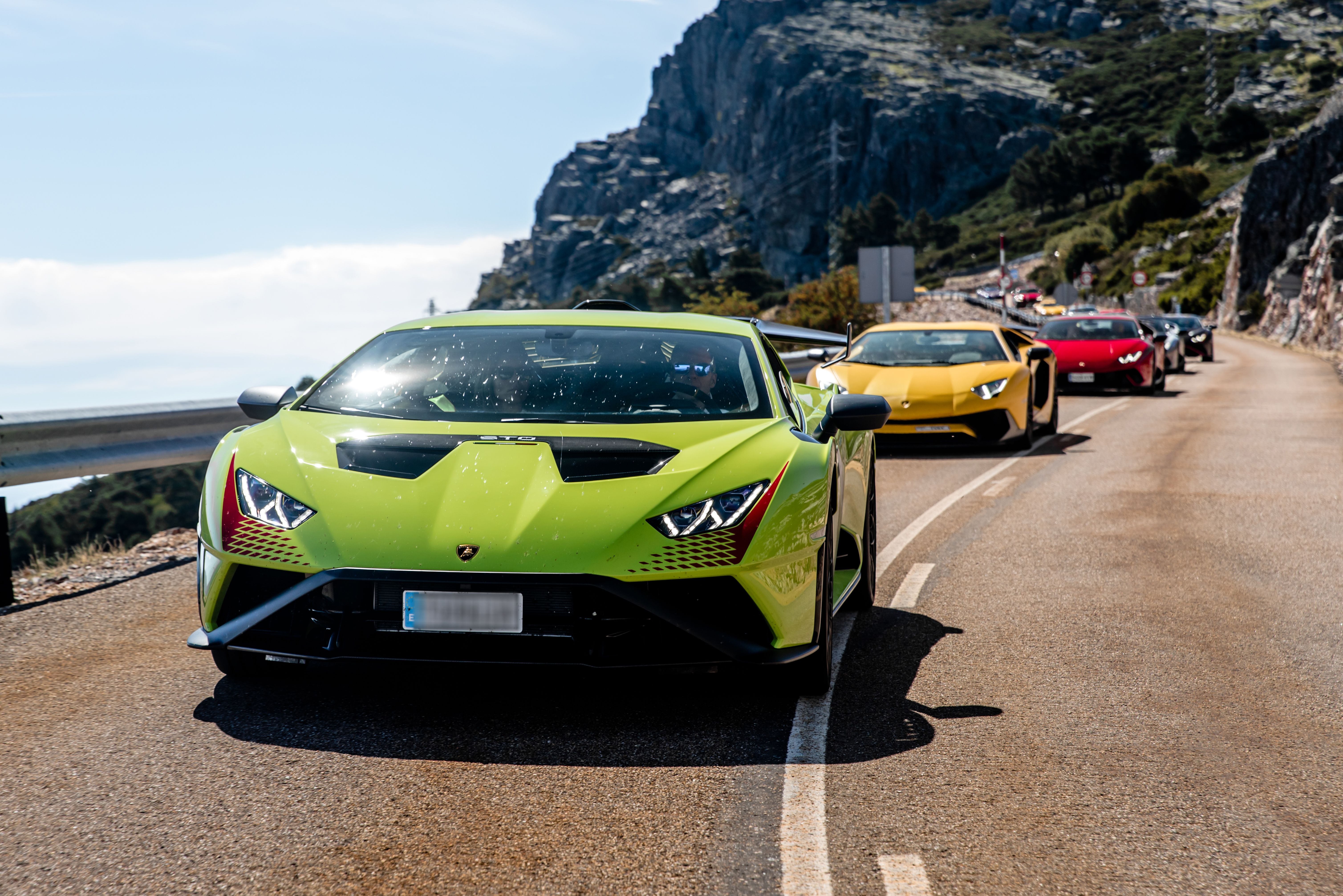 La belleza de Lamborghini se fusiona con el paraje salmantino con una  concentración para disfrutar de la naturaleza y...