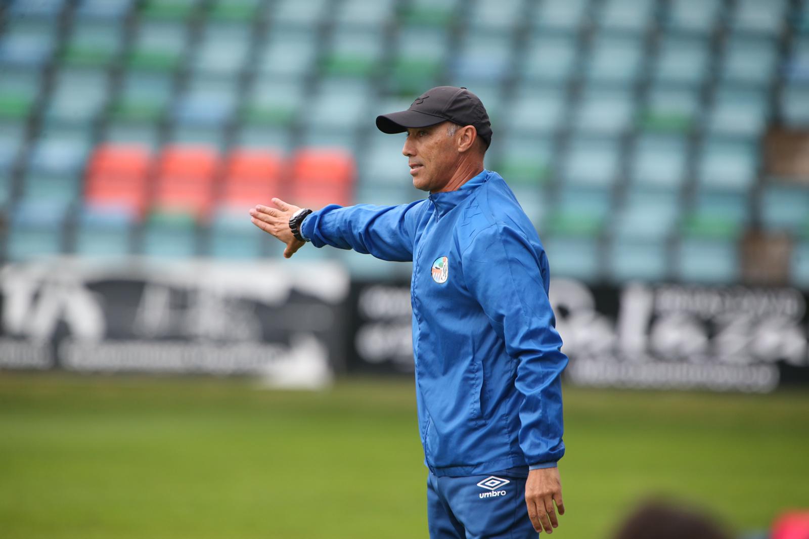 Antonio Calderón da instrucciones ante el Unión Adarve / FOTO SALAMANCA24HORAS.COM.