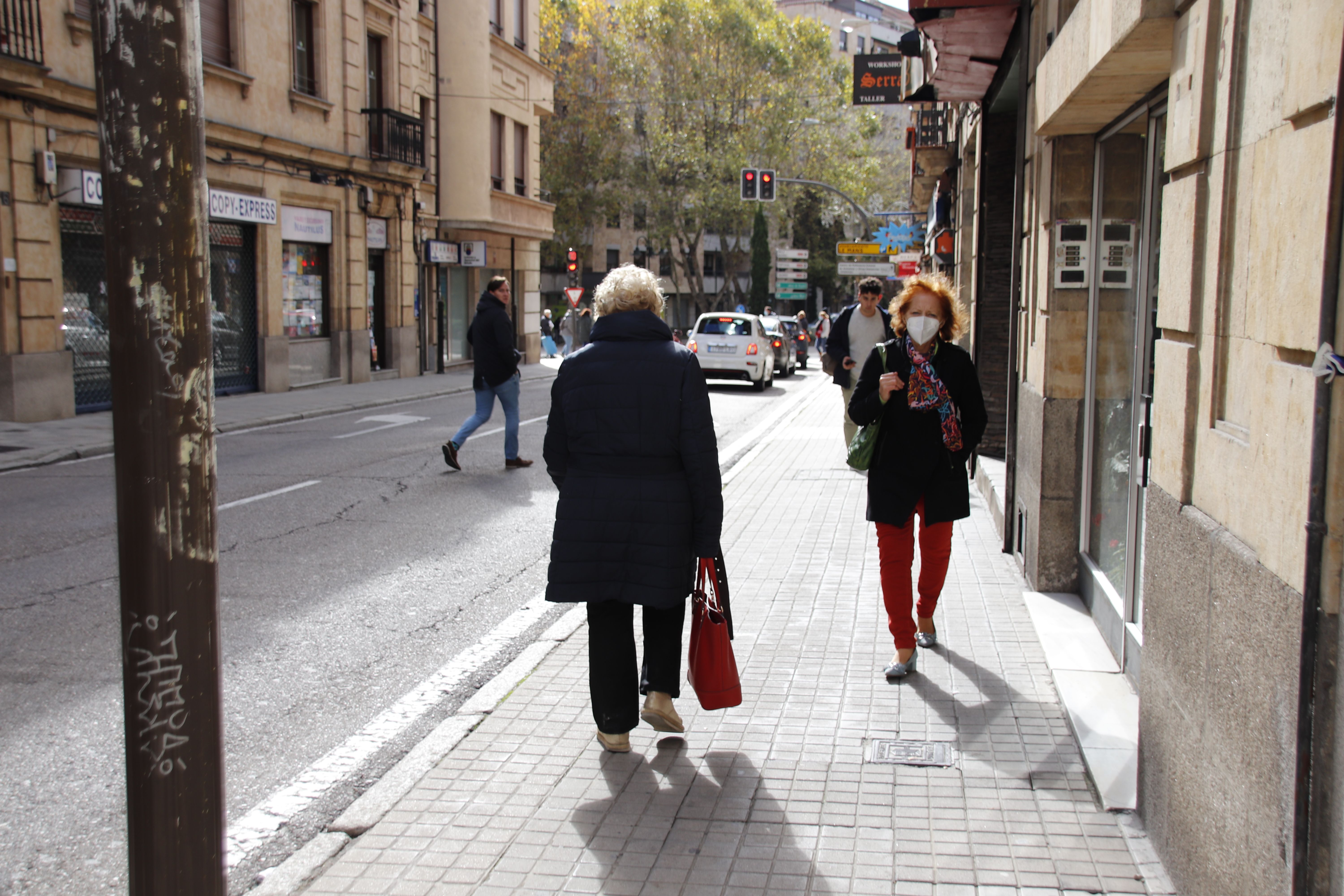 Gente paseando por las calles