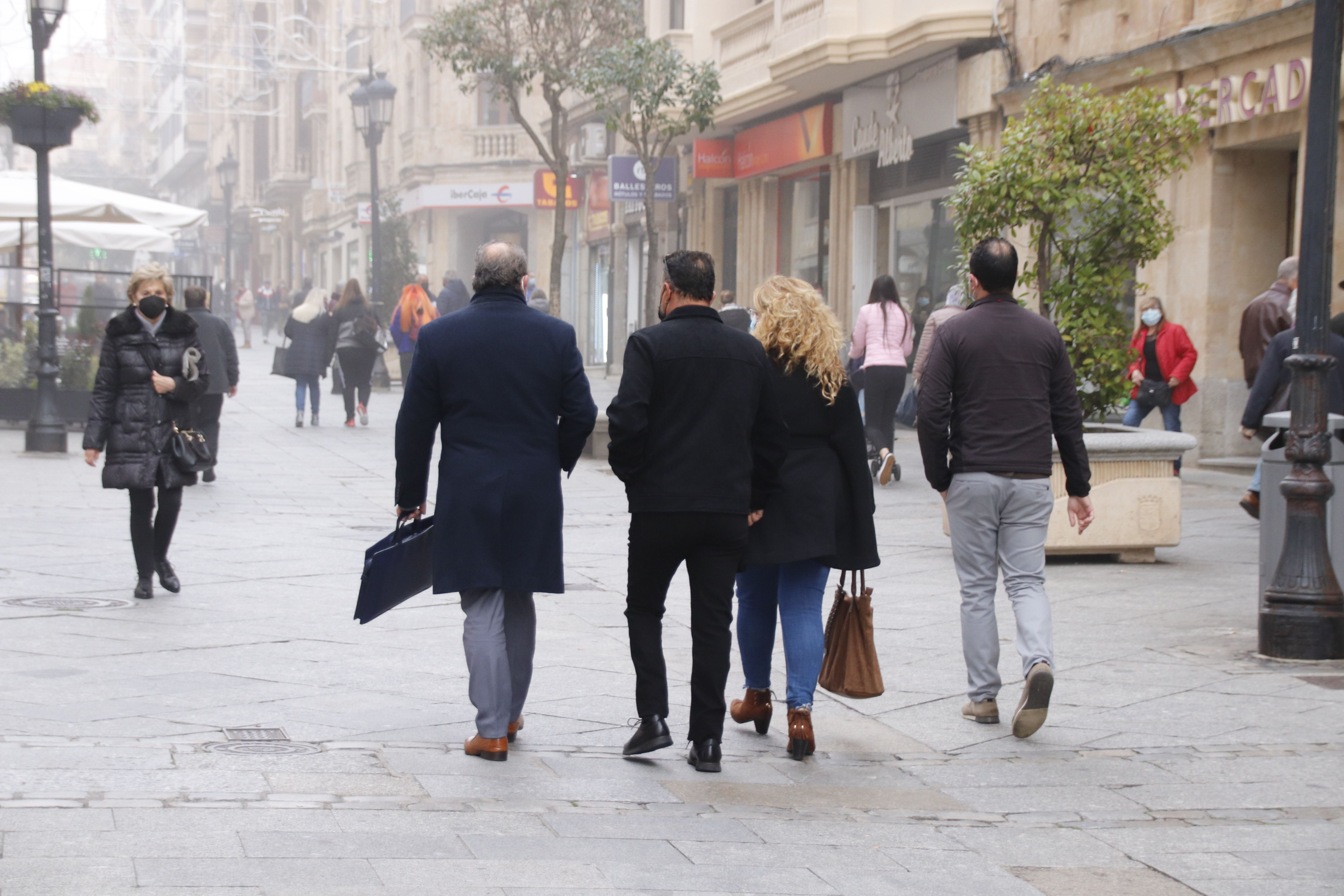 Gente en la Calle Zamora