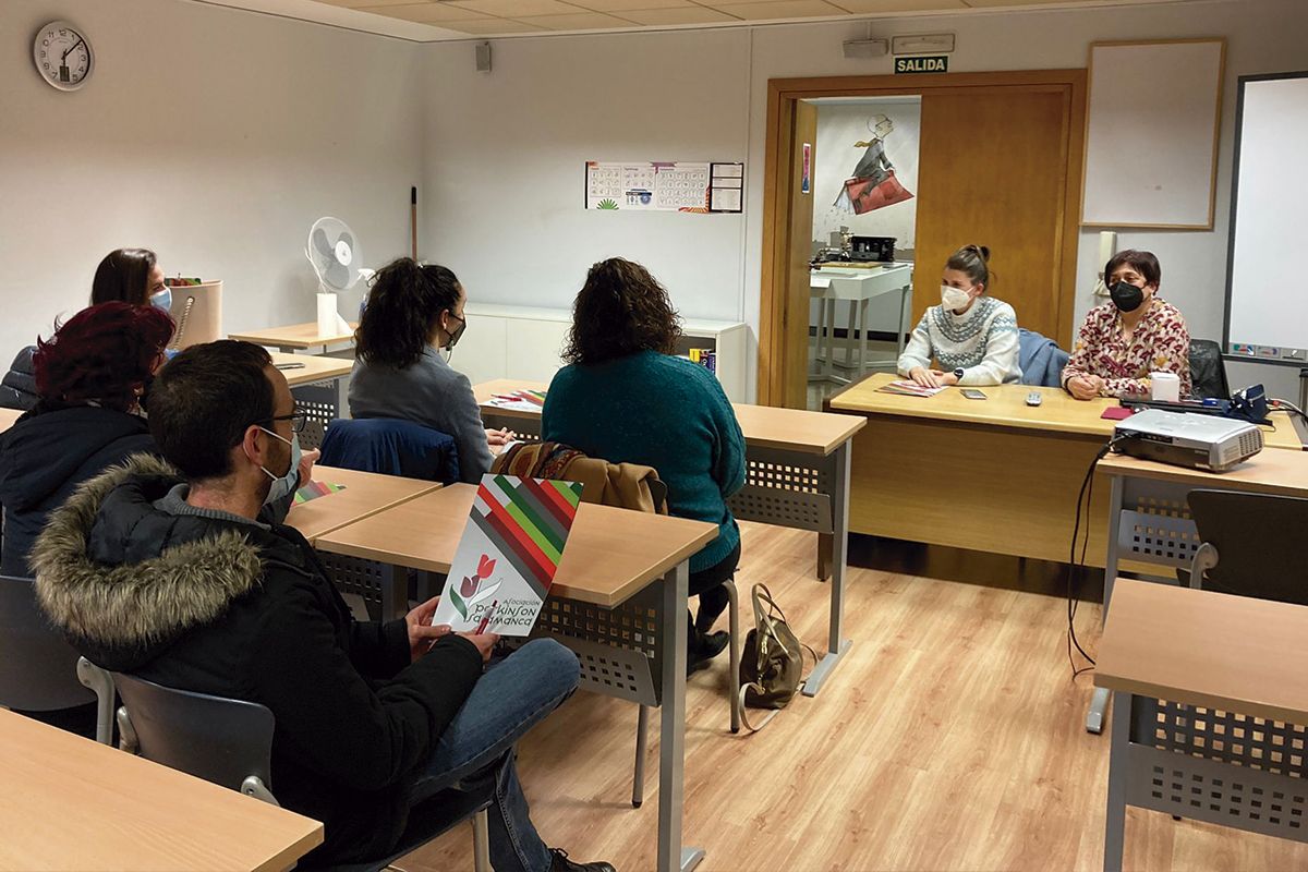 Un momento de la reunión informativa de la Asociación Parkinsón Salamanca en Peñaranda