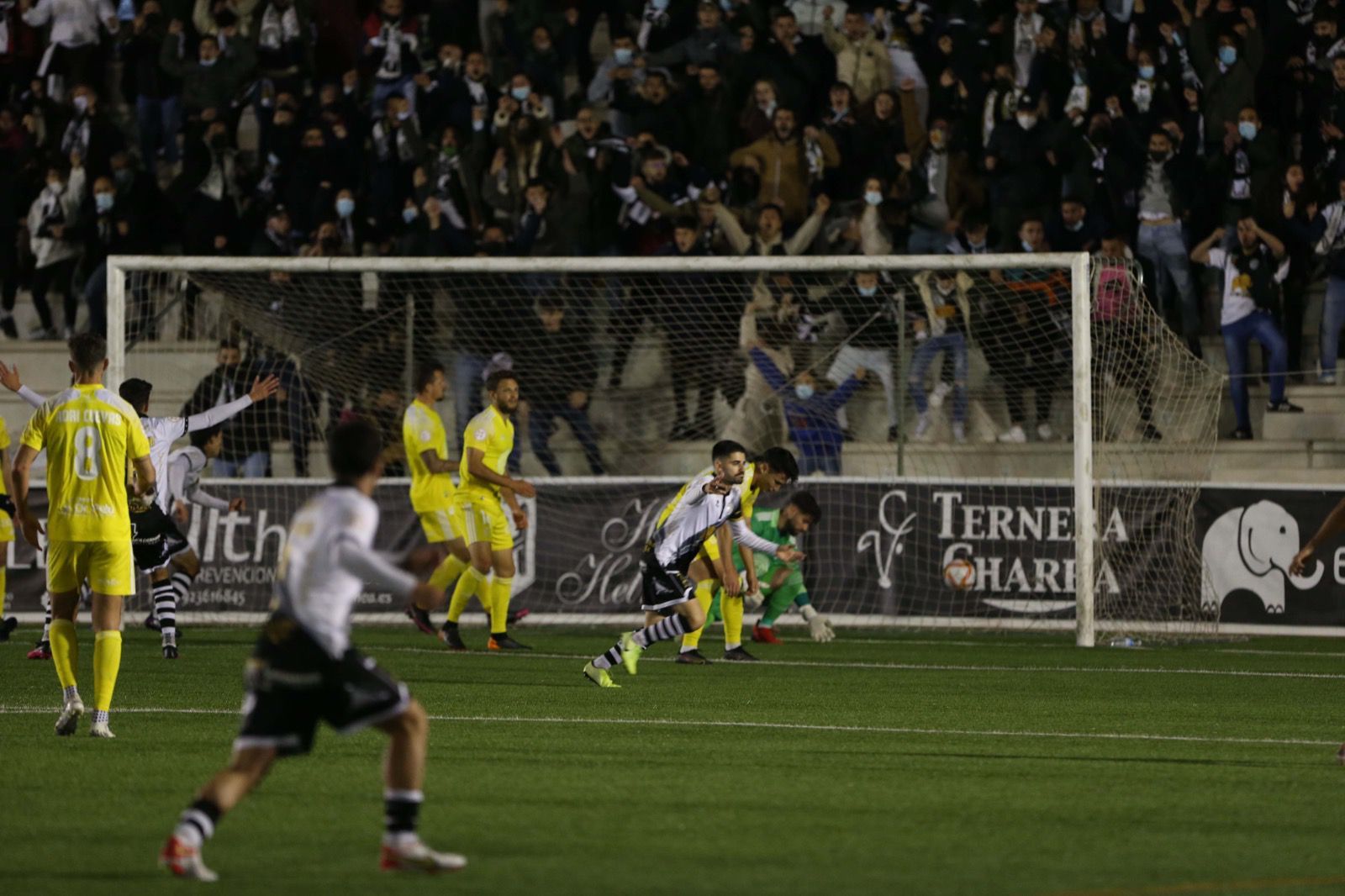 Montes celebra el 2-2 definitivo ante el Badajoz | FOTO SALAMANCA24HORAS.COM