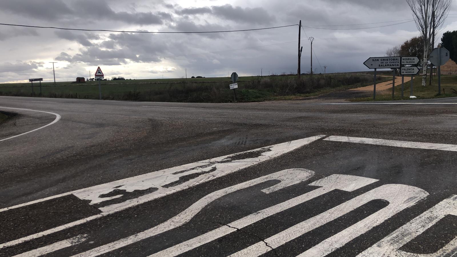 Cruce carretera de Fuentesaúco 